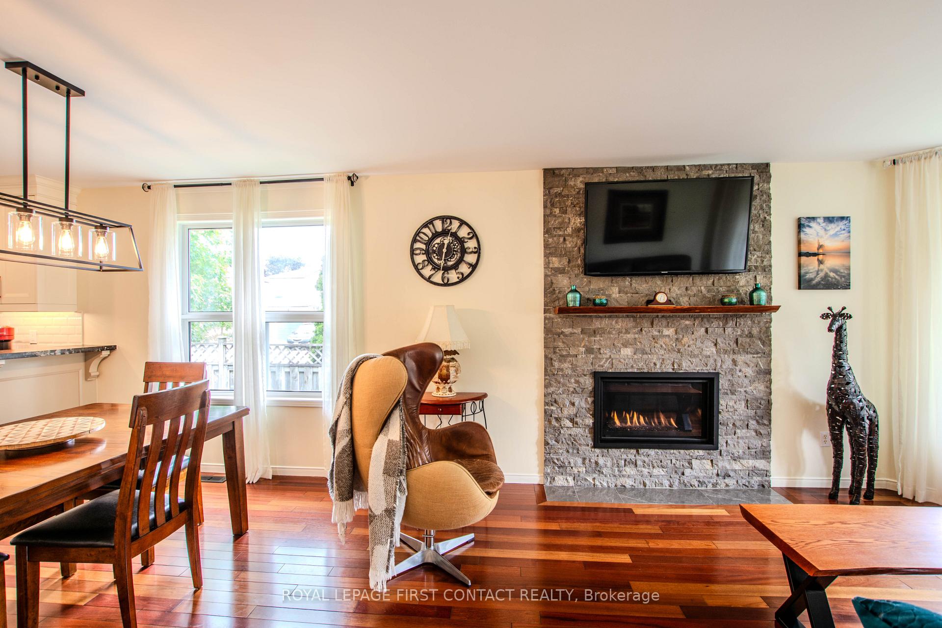 Photo 6 of 20 McVeigh Drive, Barrie, Northwest — HOMEH