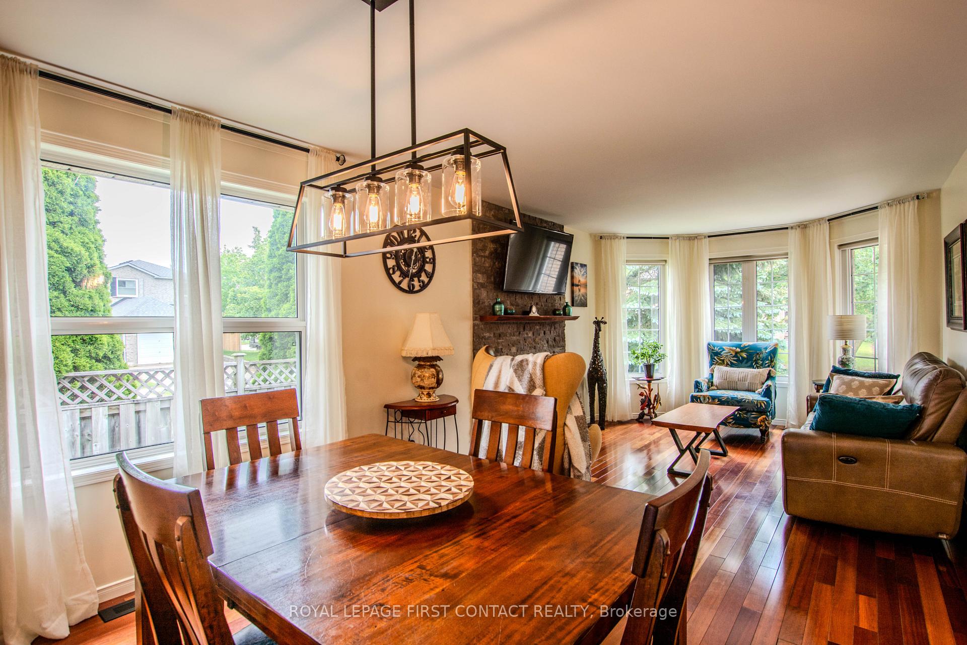 Photo 8 of 20 McVeigh Drive, Barrie, Northwest — HOMEH