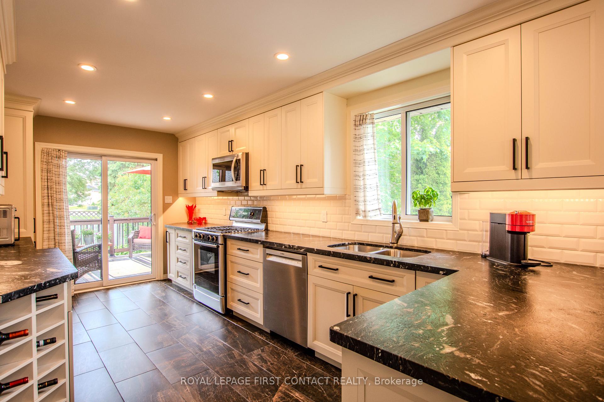 Photo 9 of 20 McVeigh Drive, Barrie, Northwest — HOMEH