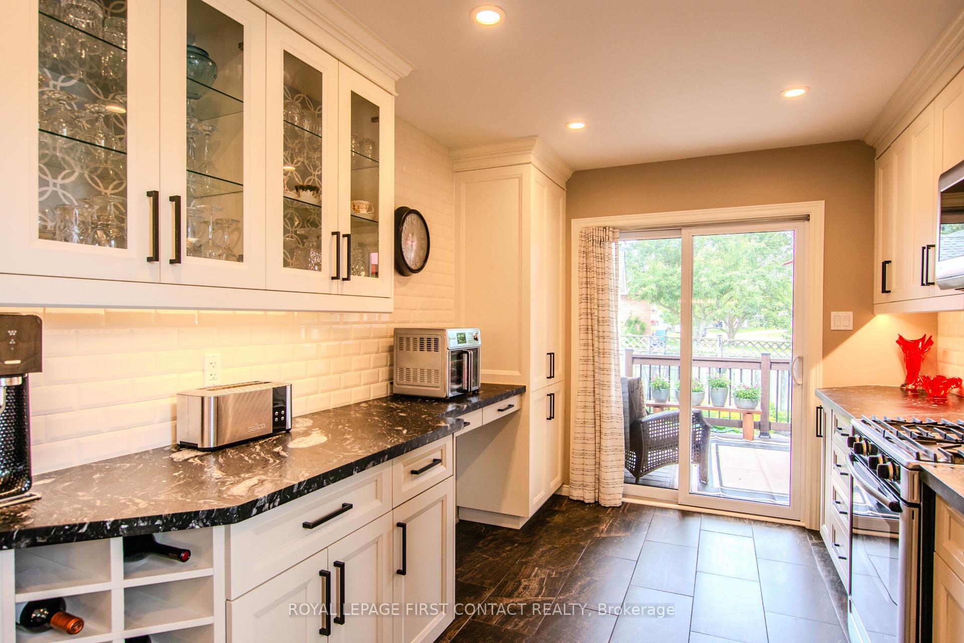 Photo 11 of 20 McVeigh Drive, Barrie, Northwest — HOMEH