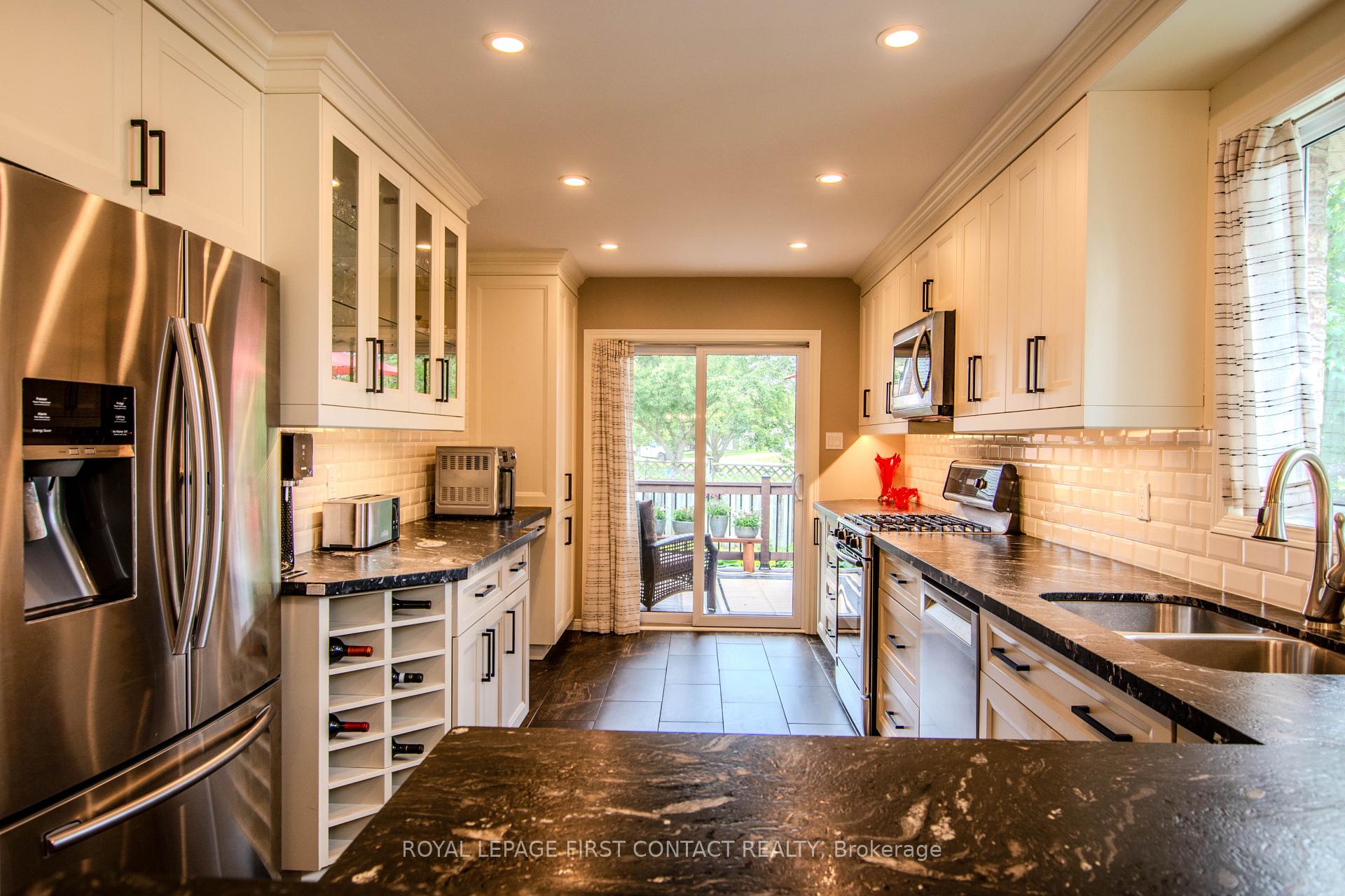 Photo 12 of 20 McVeigh Drive, Barrie, Northwest — HOMEH