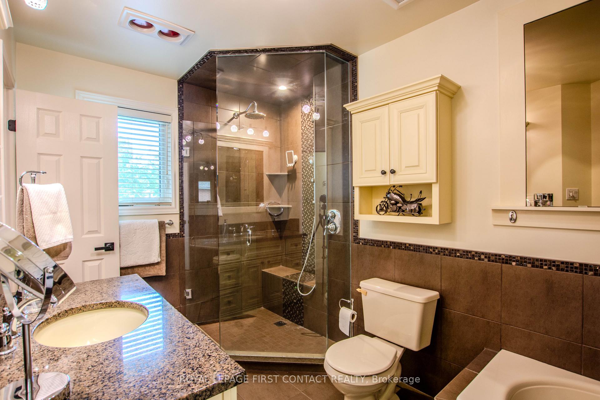 Photo 17 of 20 McVeigh Drive, Barrie, Northwest — HOMEH