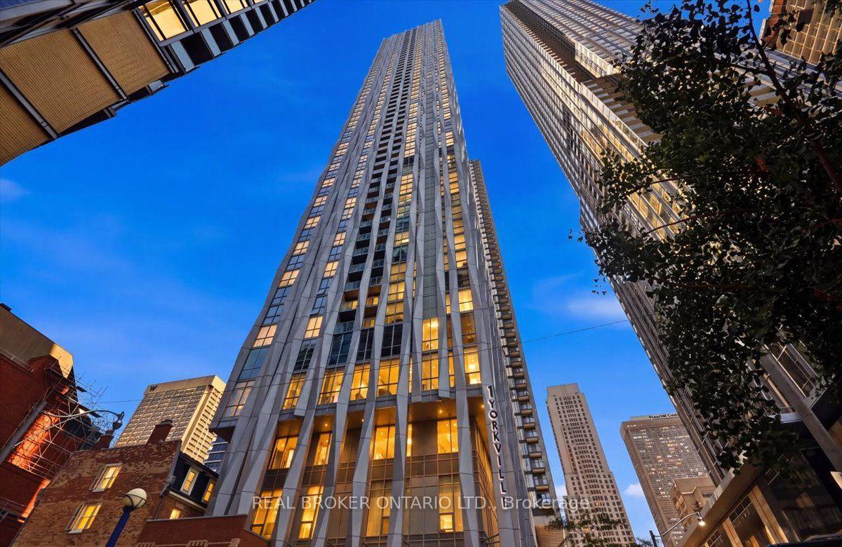 Front of Unit 1605, 1 Yorkville Avenue