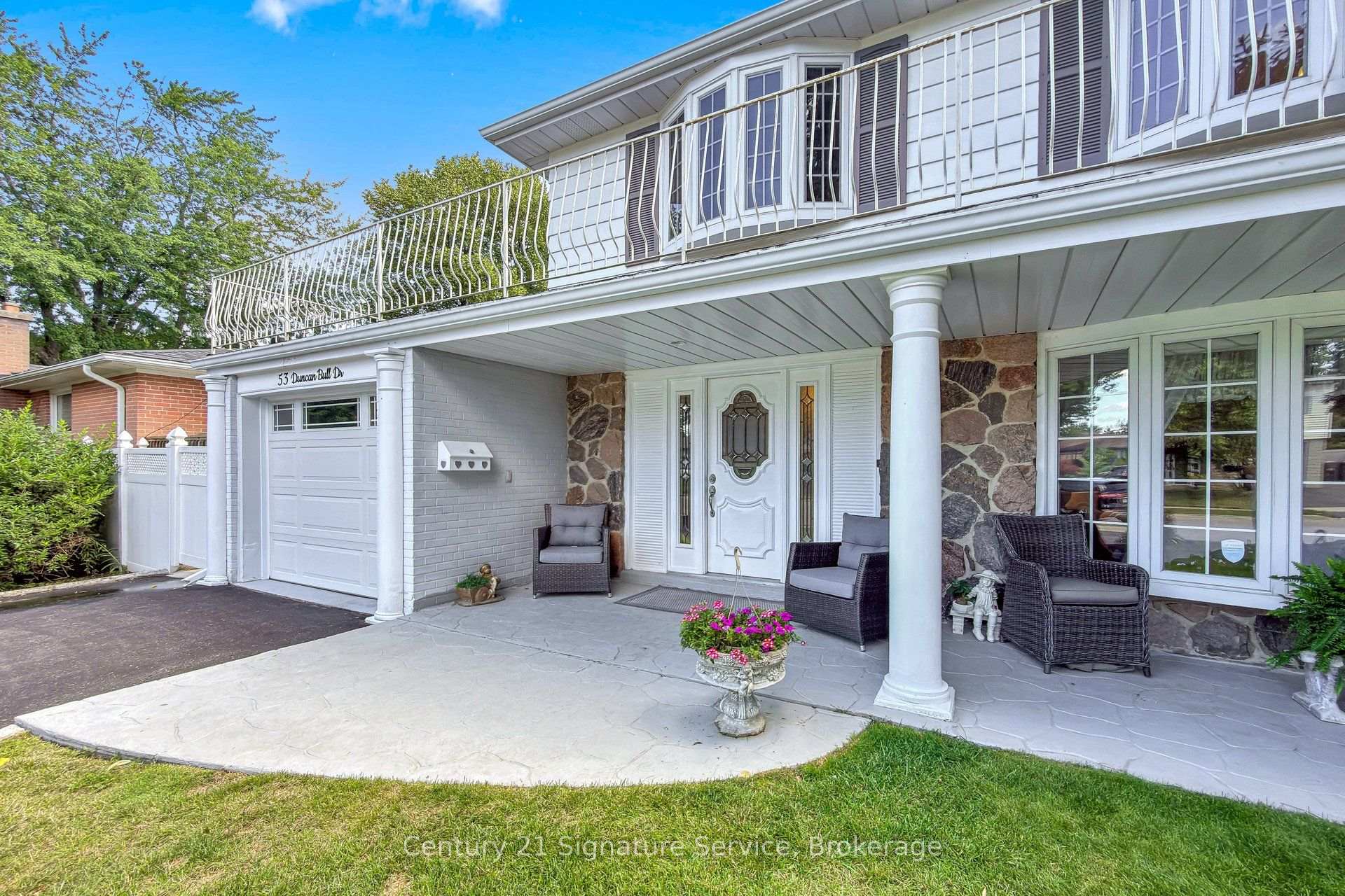 Photo 3 of 53 Duncan Bull Drive, Brampton, Brampton East — HOMEH