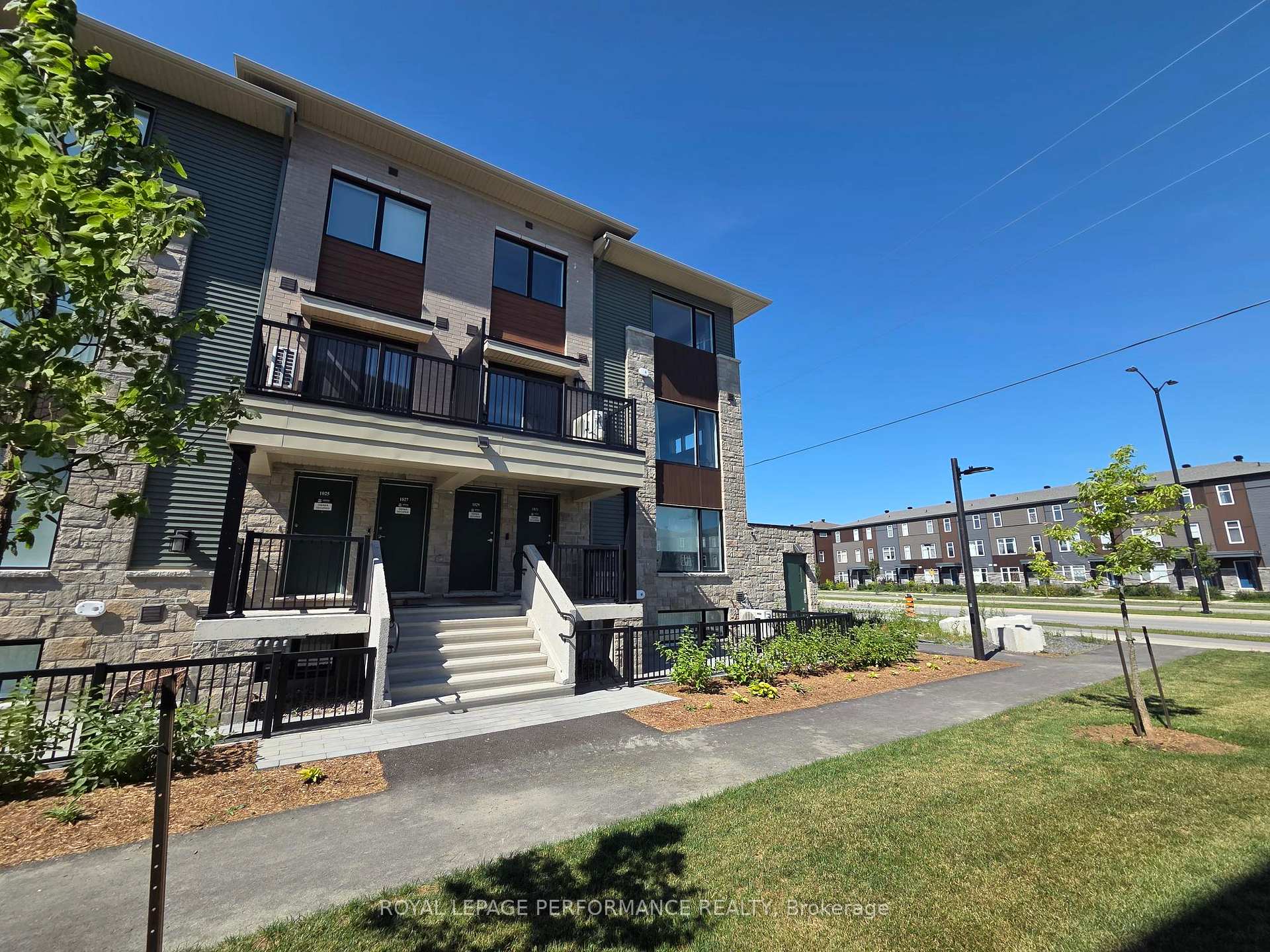 Photo 2 of 1029 Creekway Private, Ottawa, Kanata - Kanata Lakes/Heritage Hills — HOMEH
