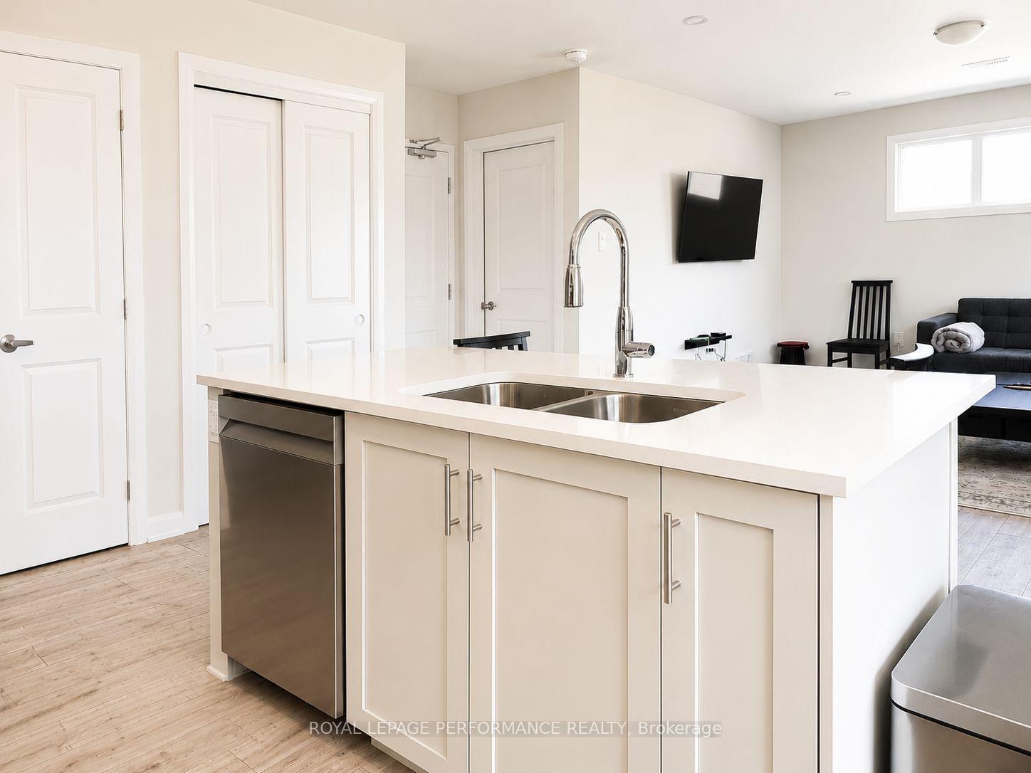 Photo 8 of 1029 Creekway Private, Ottawa, Kanata - Kanata Lakes/Heritage Hills — HOMEH