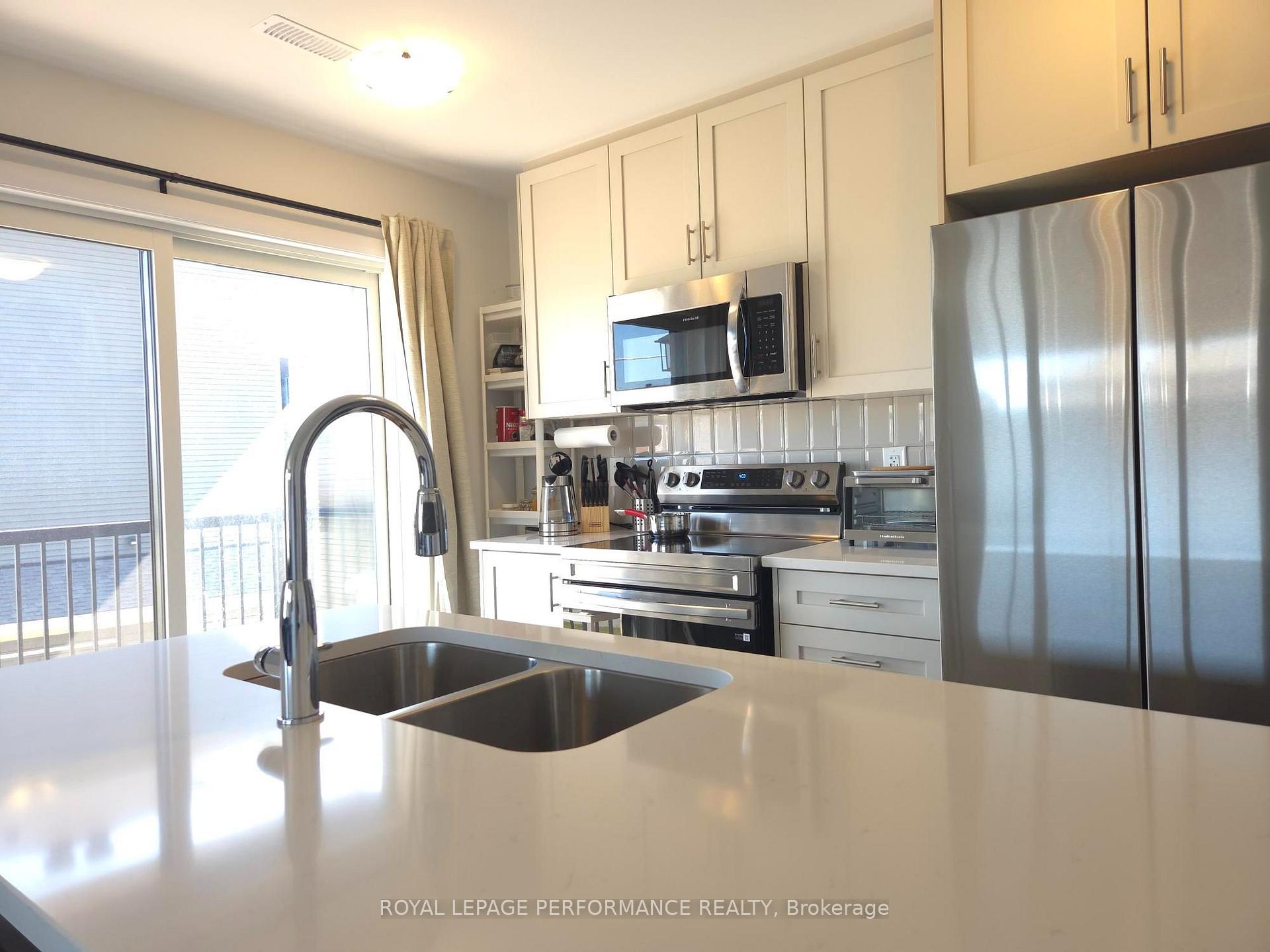 Photo 9 of 1029 Creekway Private, Ottawa, Kanata - Kanata Lakes/Heritage Hills — HOMEH
