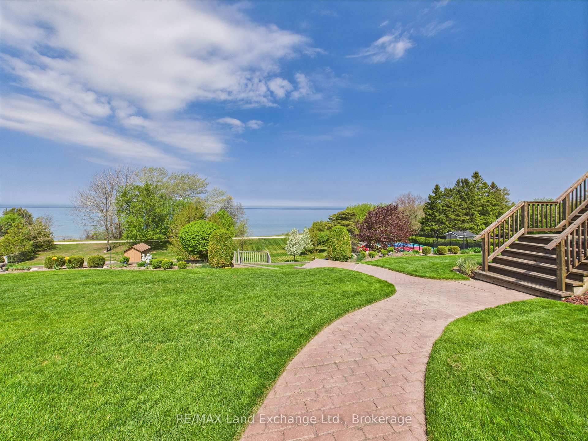 Photo 5 of 422 Penetangore Row, Kincardine — HOMEH