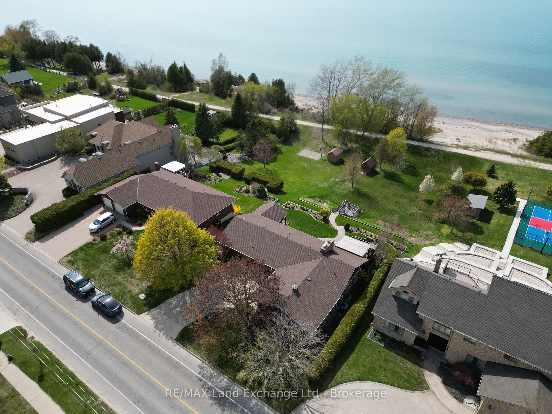 Photo 6 of 422 Penetangore Row, Kincardine — HOMEH