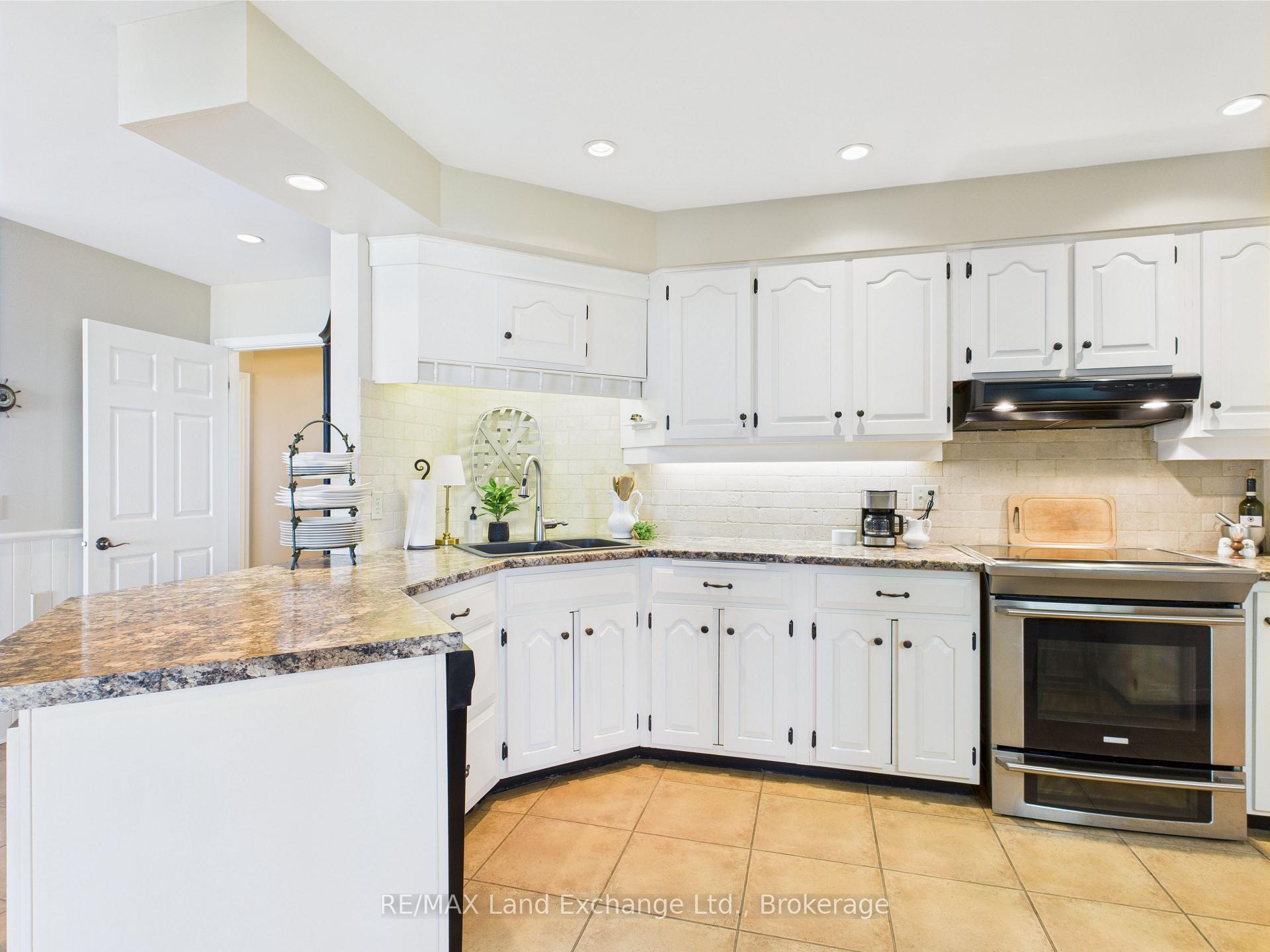 Photo 15 of 422 Penetangore Row, Kincardine — HOMEH
