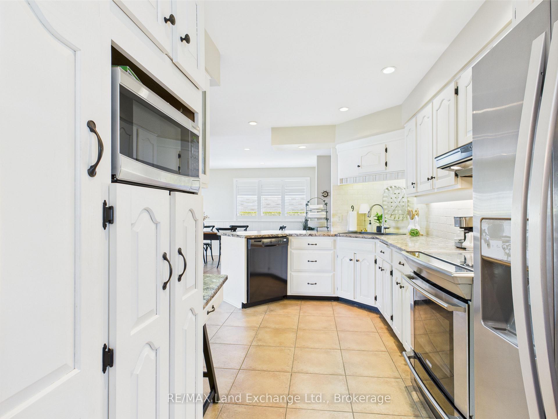 Photo 16 of 422 Penetangore Row, Kincardine — HOMEH