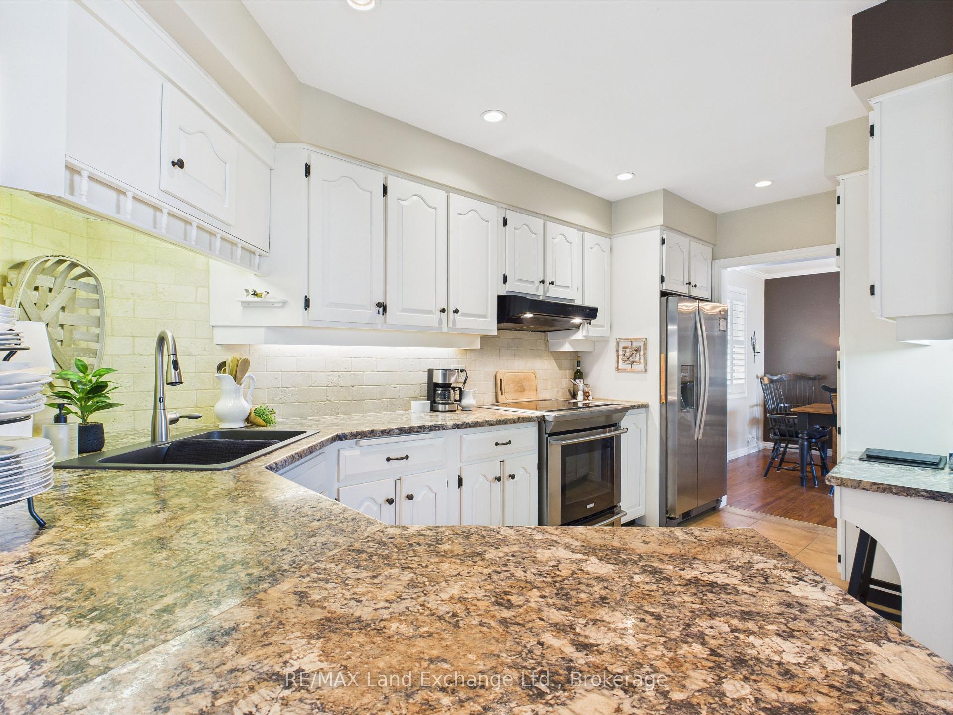 Photo 17 of 422 Penetangore Row, Kincardine — HOMEH