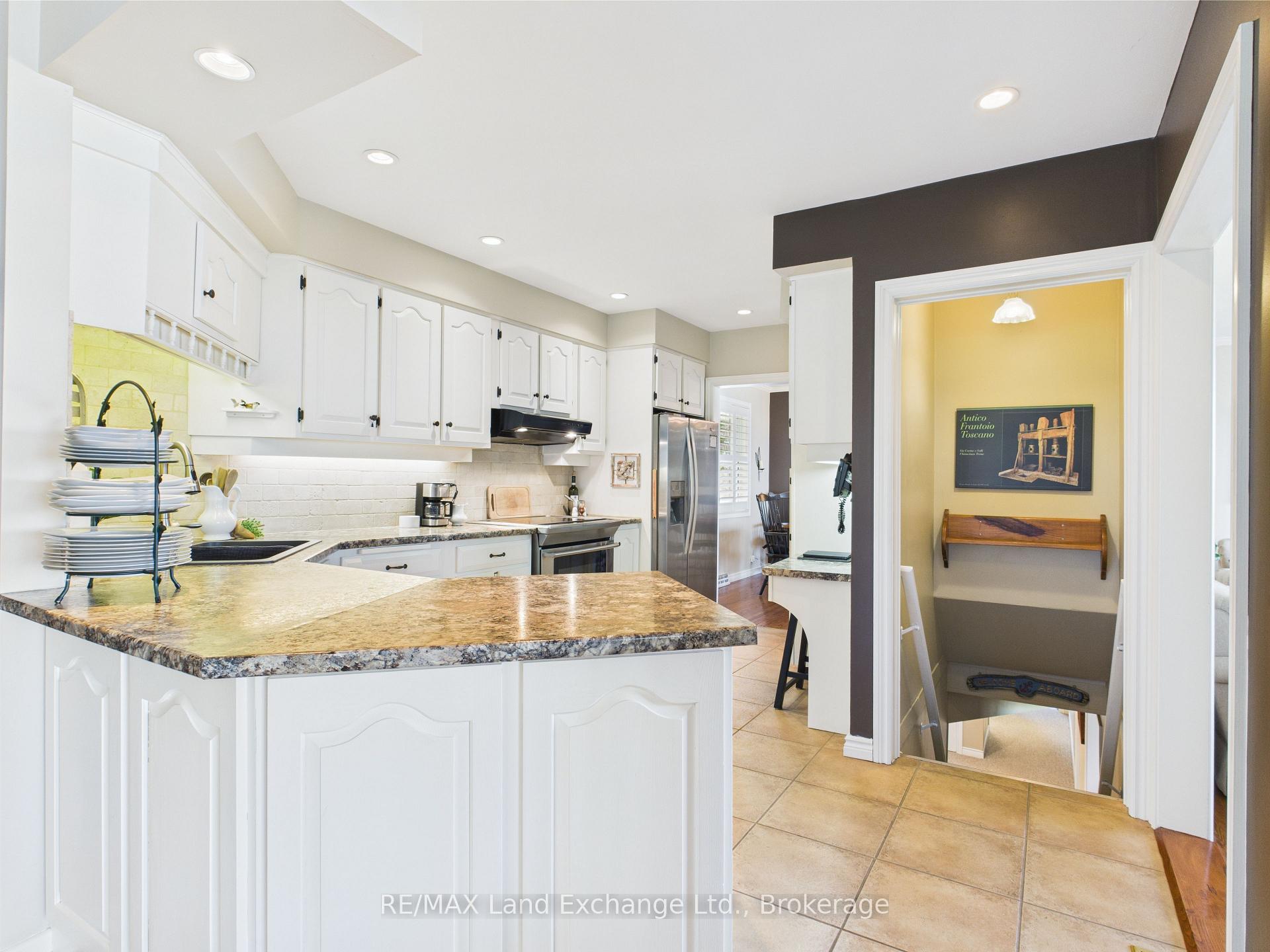 Photo 18 of 422 Penetangore Row, Kincardine — HOMEH