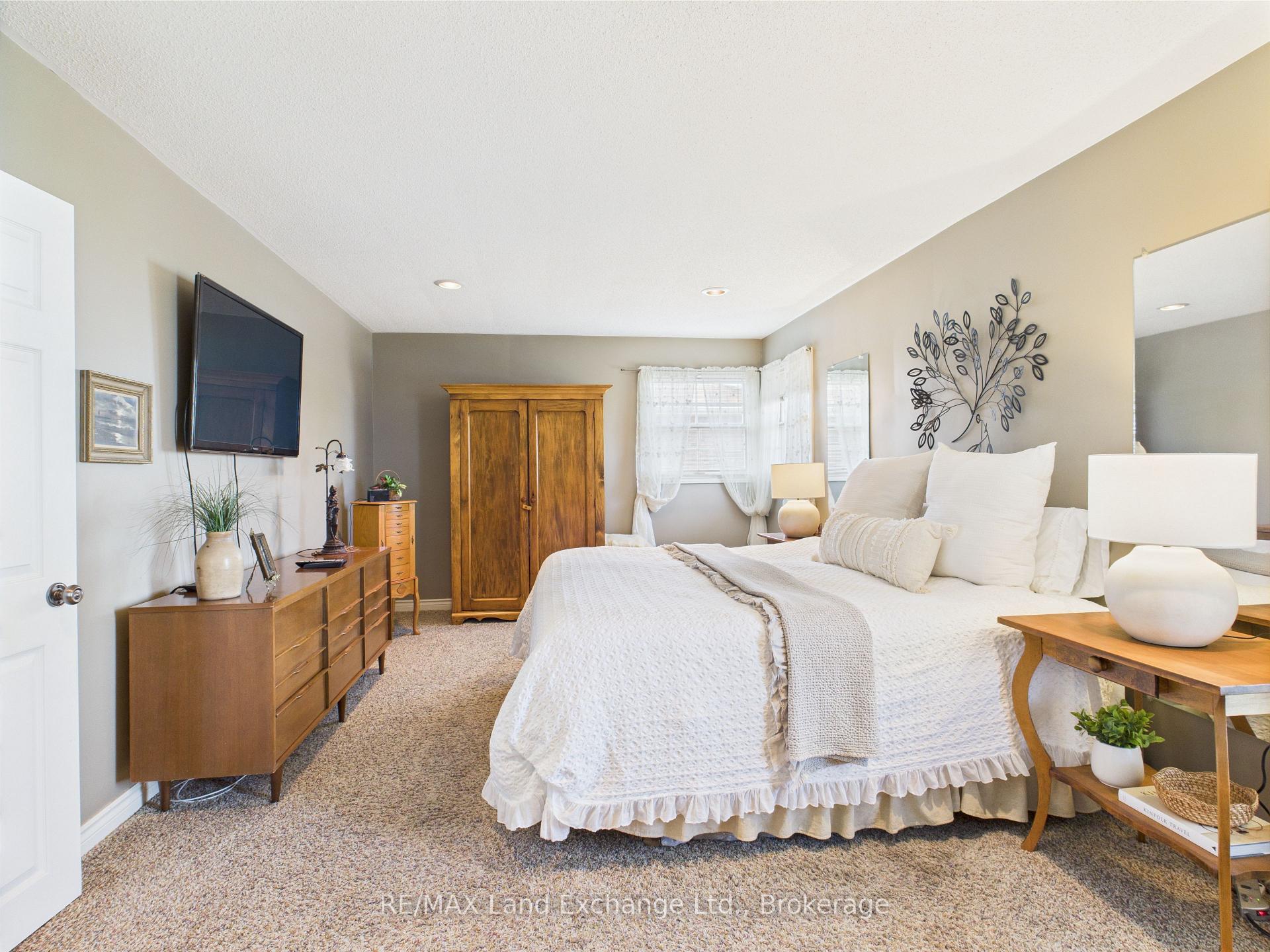 Photo 24 of 422 Penetangore Row, Kincardine — HOMEH