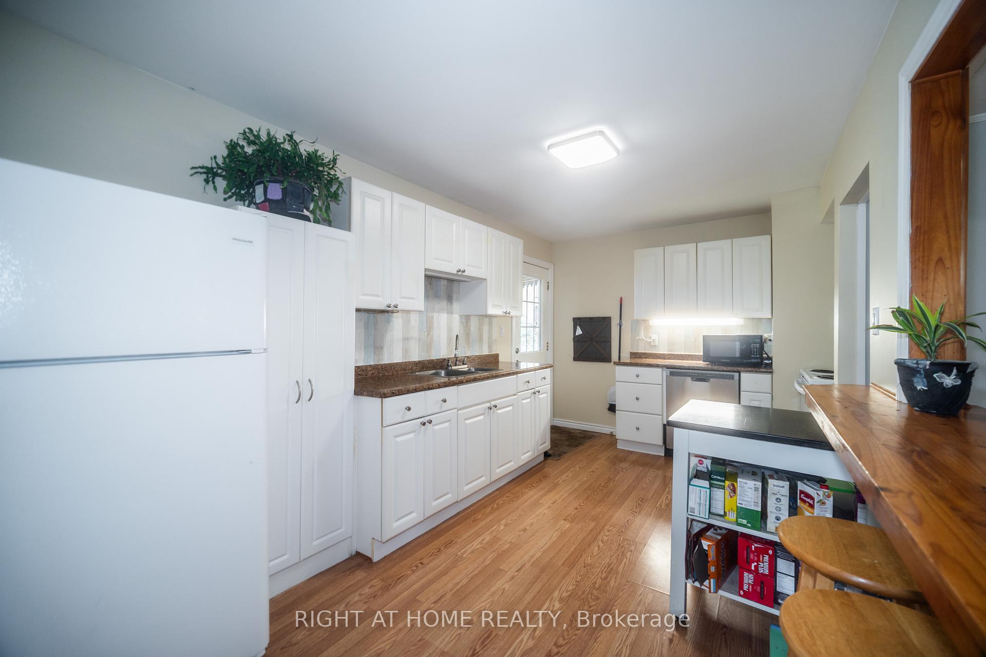 Photo 3 of 1007 Ferrier Avenue, Innisfil, Lefroy — HOMEH