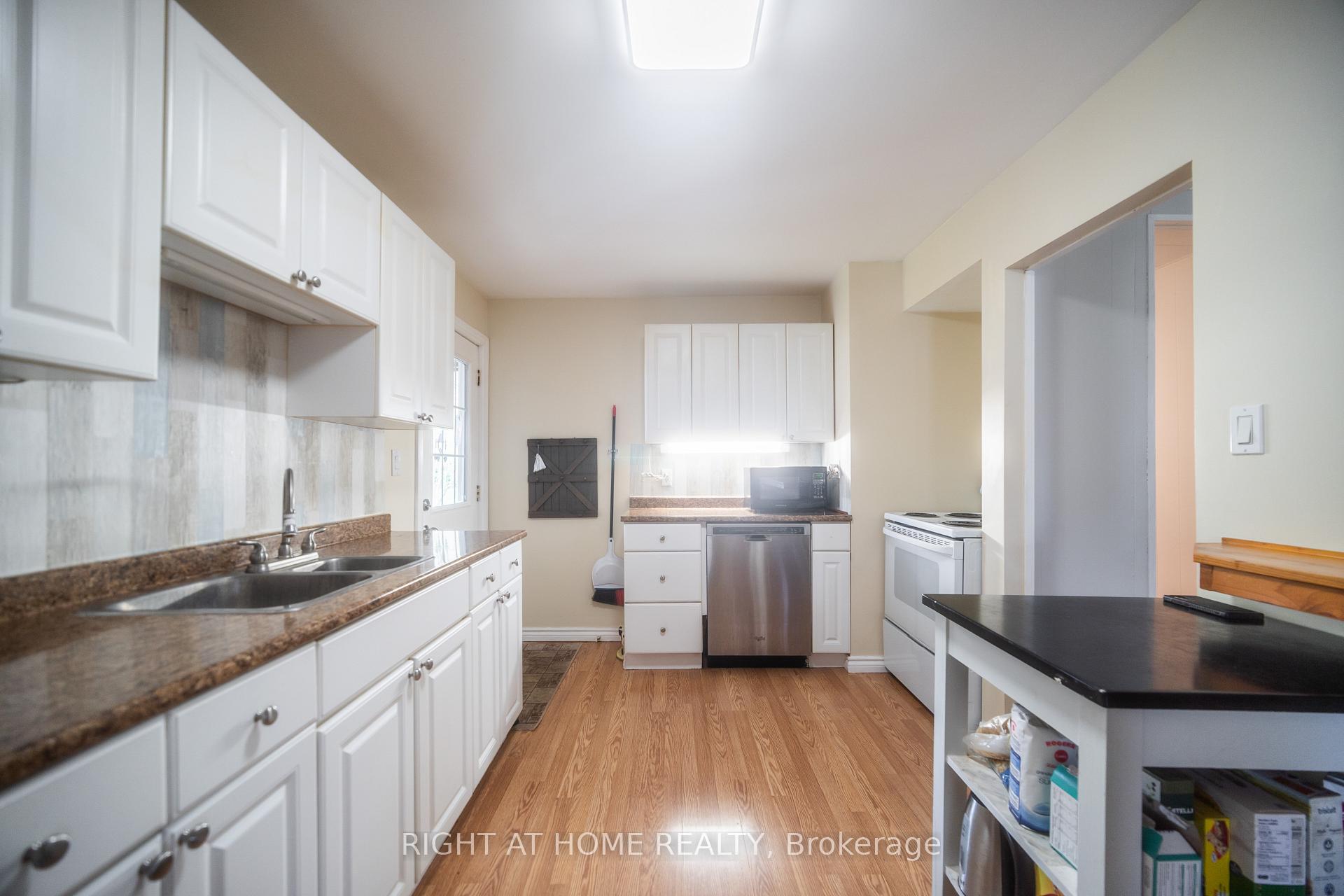Photo 4 of 1007 Ferrier Avenue, Innisfil, Lefroy — HOMEH