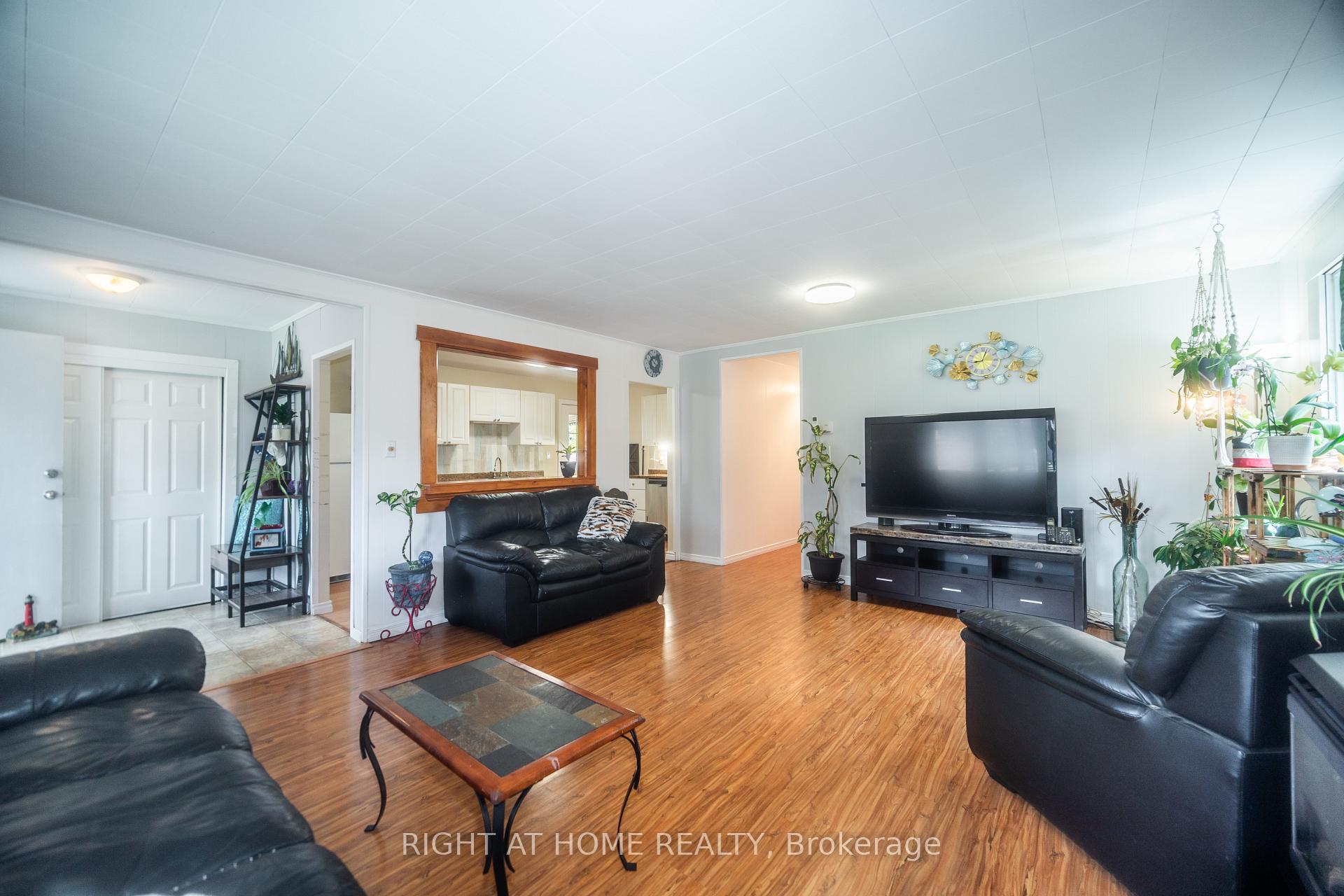 Photo 8 of 1007 Ferrier Avenue, Innisfil, Lefroy — HOMEH