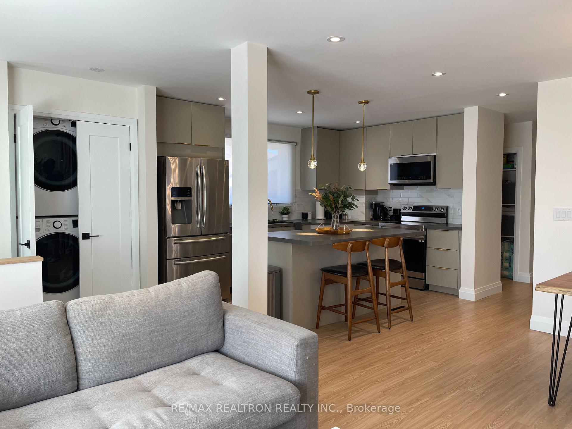 Photo 3 of 37 Brantwood Drive, Scarborough, Woburn — HOMEH
