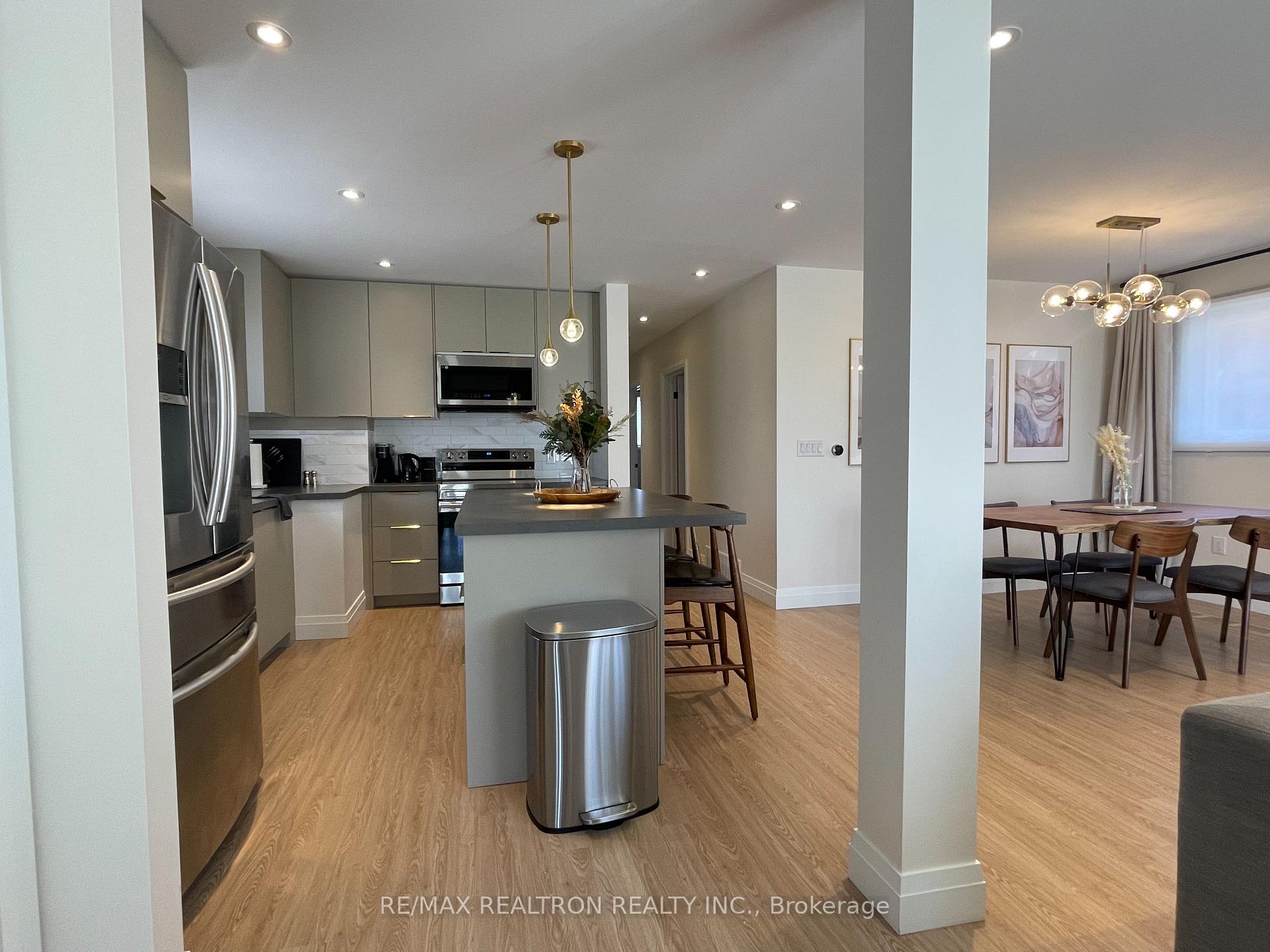 Photo 4 of 37 Brantwood Drive, Scarborough, Woburn — HOMEH
