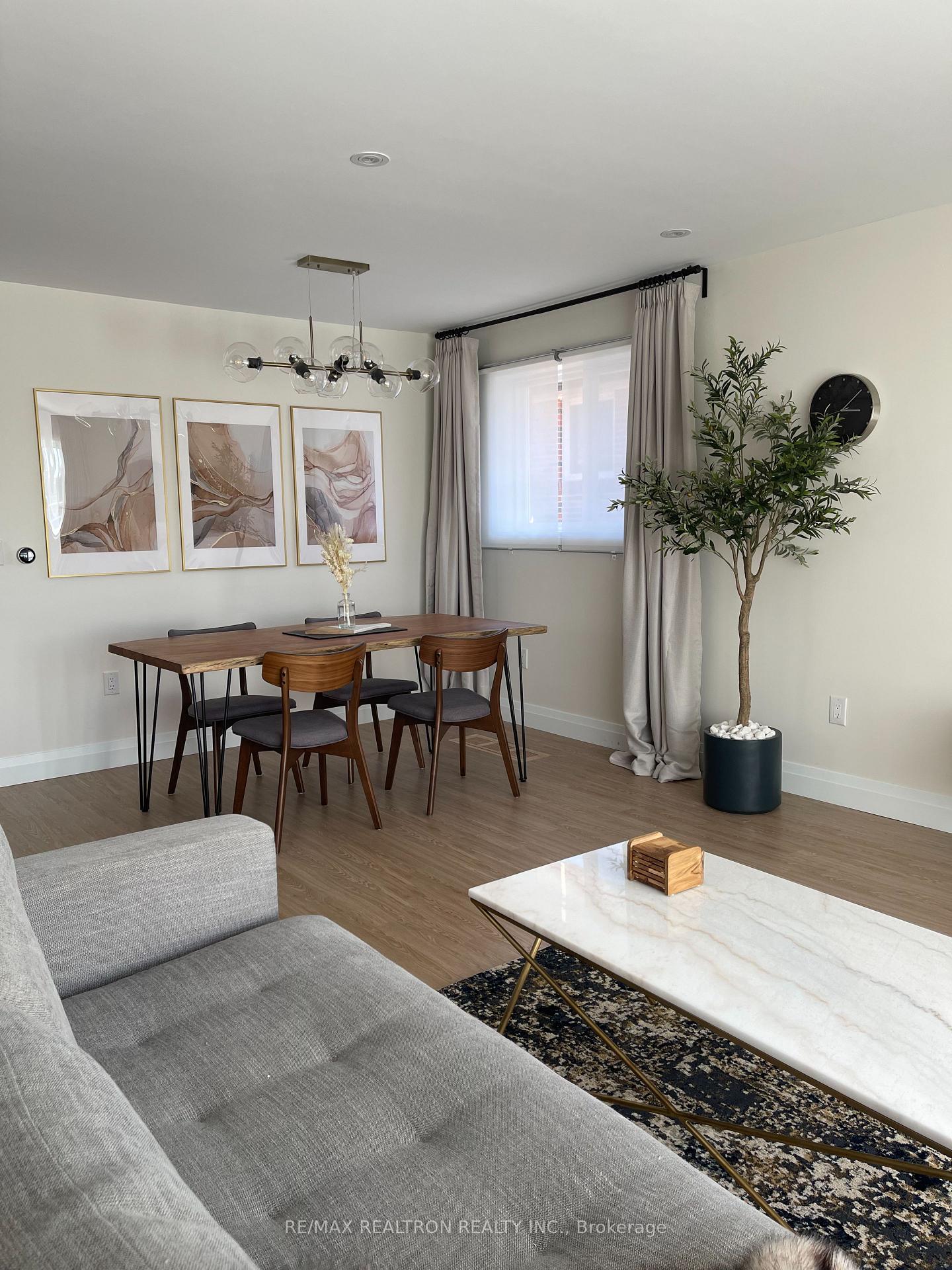 Photo 5 of 37 Brantwood Drive, Scarborough, Woburn — HOMEH