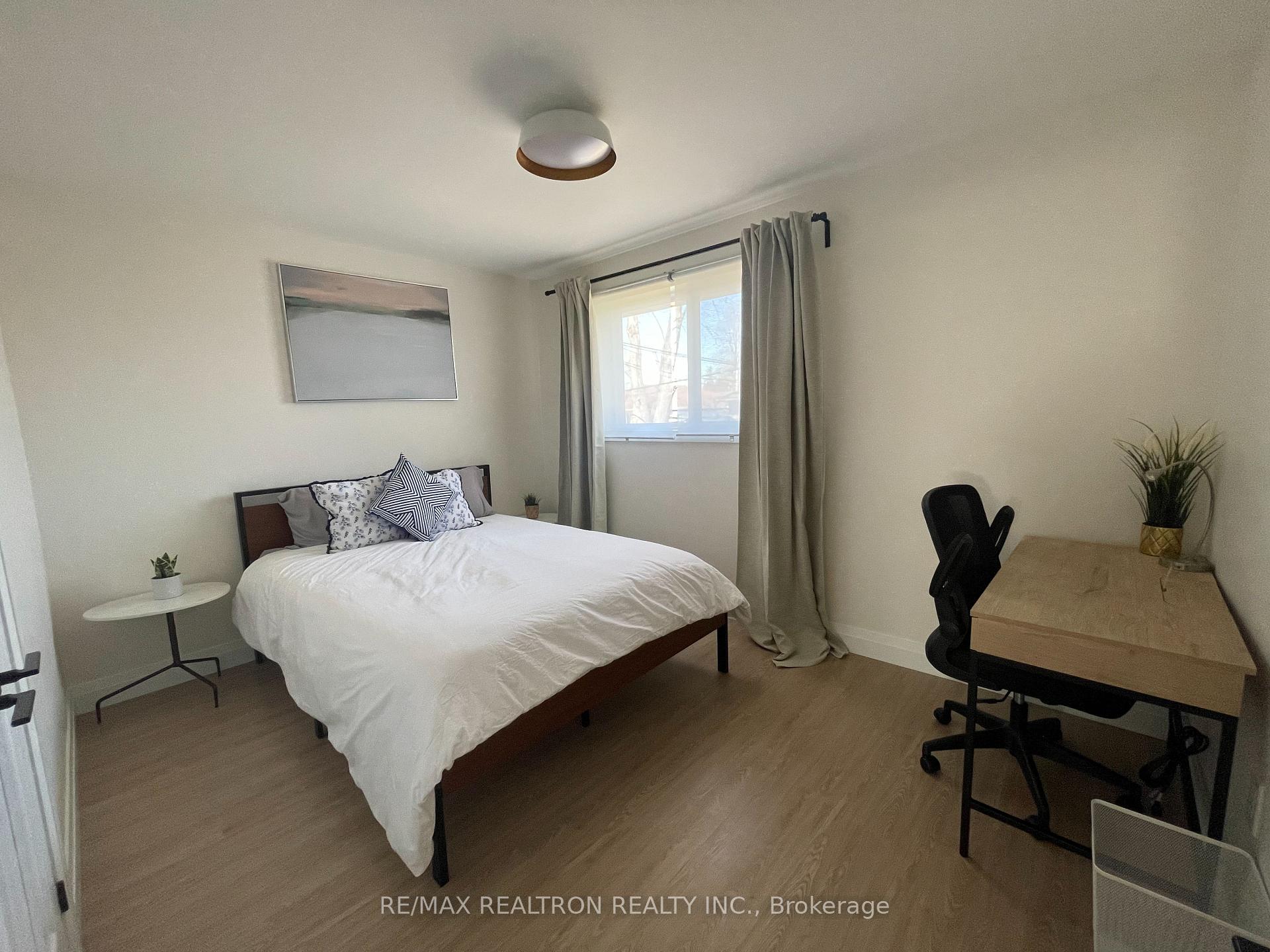 Photo 8 of 37 Brantwood Drive, Scarborough, Woburn — HOMEH