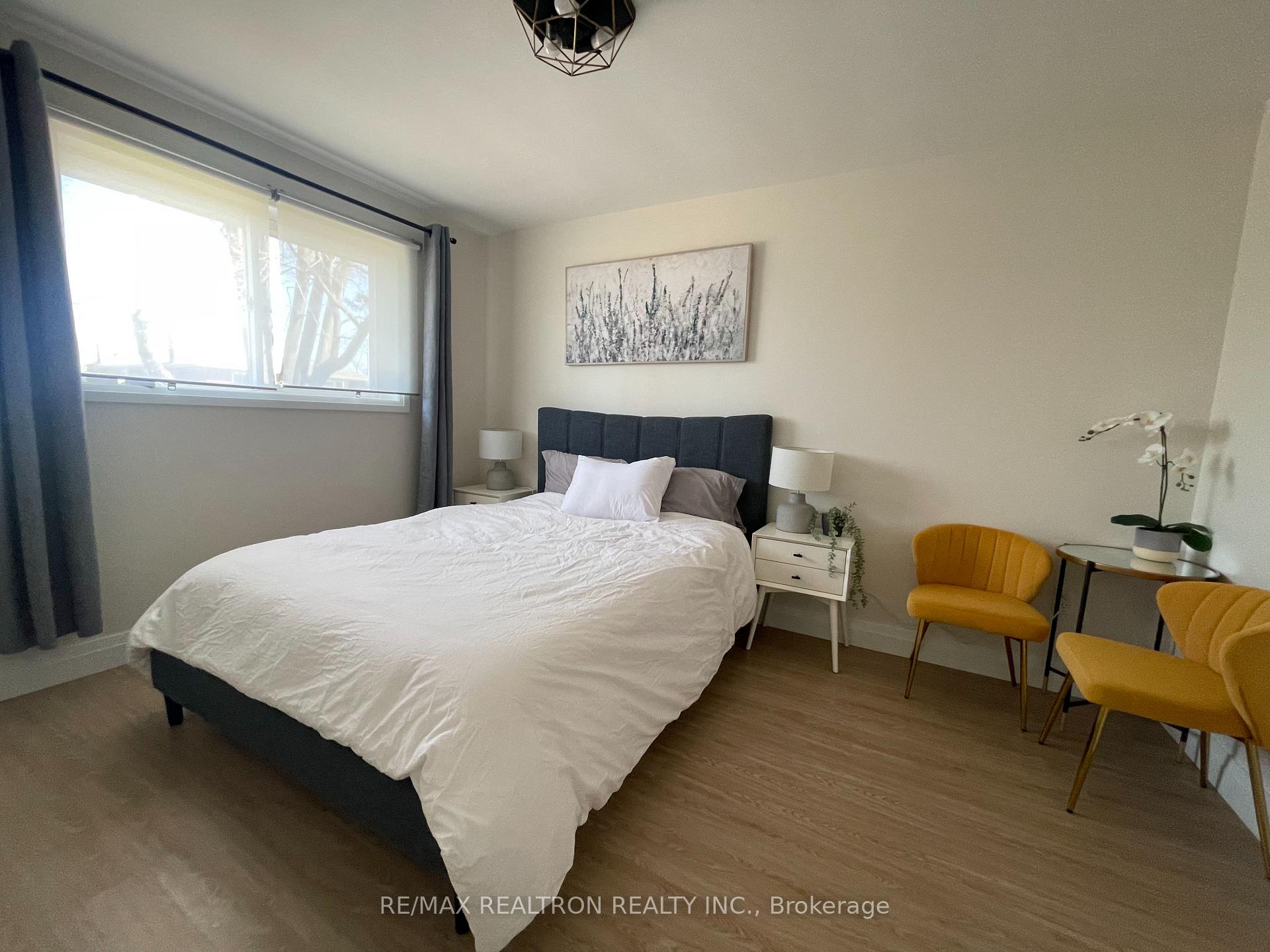 Photo 9 of 37 Brantwood Drive, Scarborough, Woburn — HOMEH
