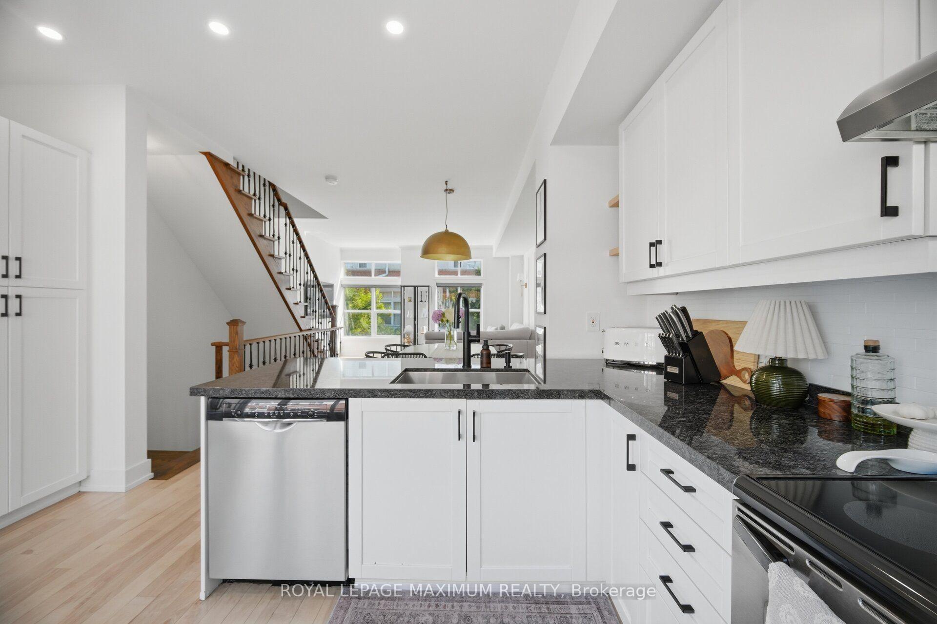Photo 14 of 126 Resurrection Road, Etobicoke, Islington-City Centre West — HOMEH