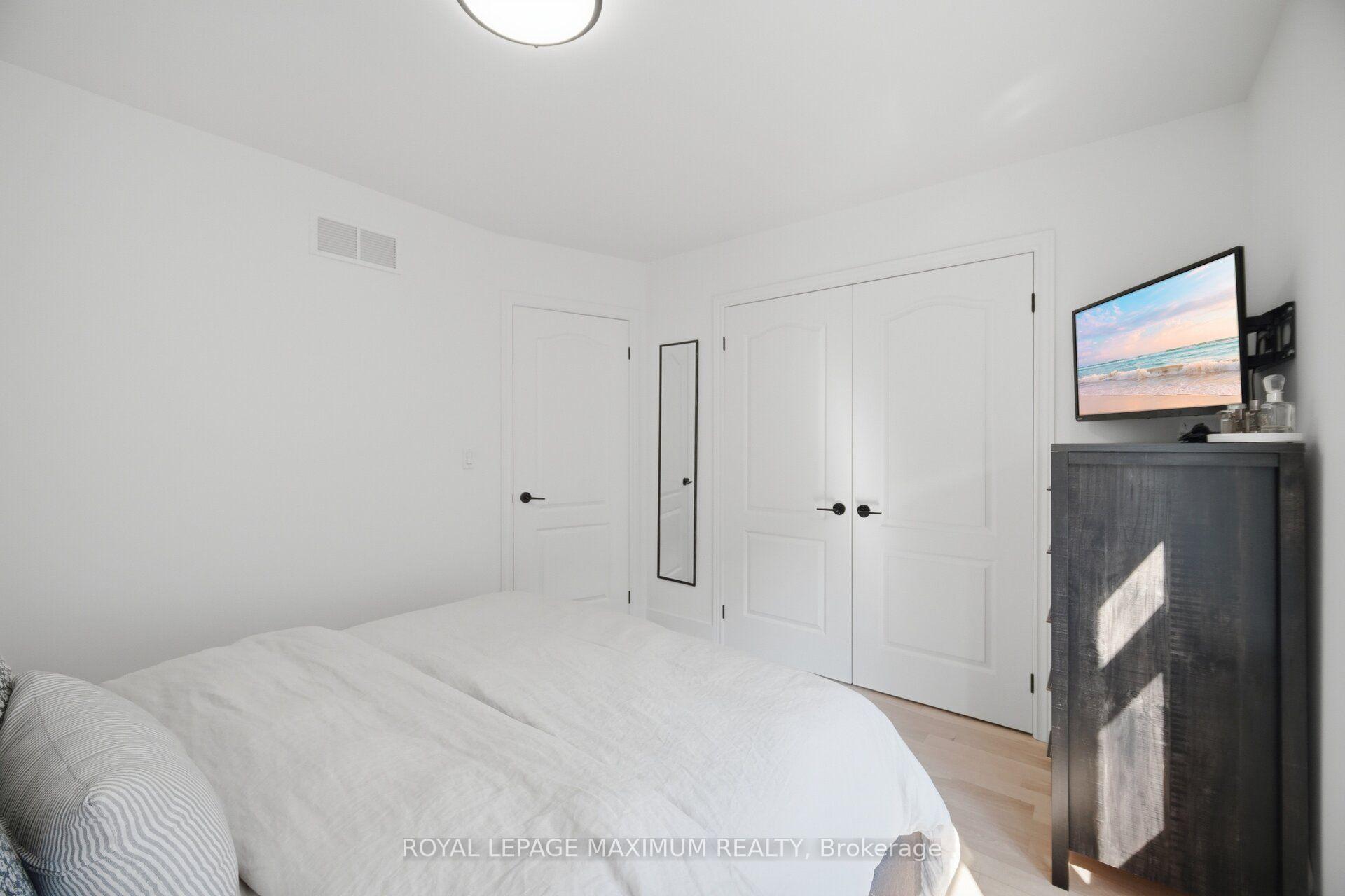 Photo 33 of 126 Resurrection Road, Etobicoke, Islington-City Centre West — HOMEH