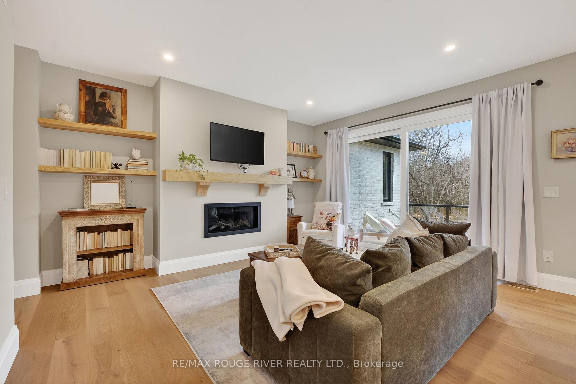 Photo 7 of 4 - 1000 D'Arcy Street, Cobourg — HOMEH