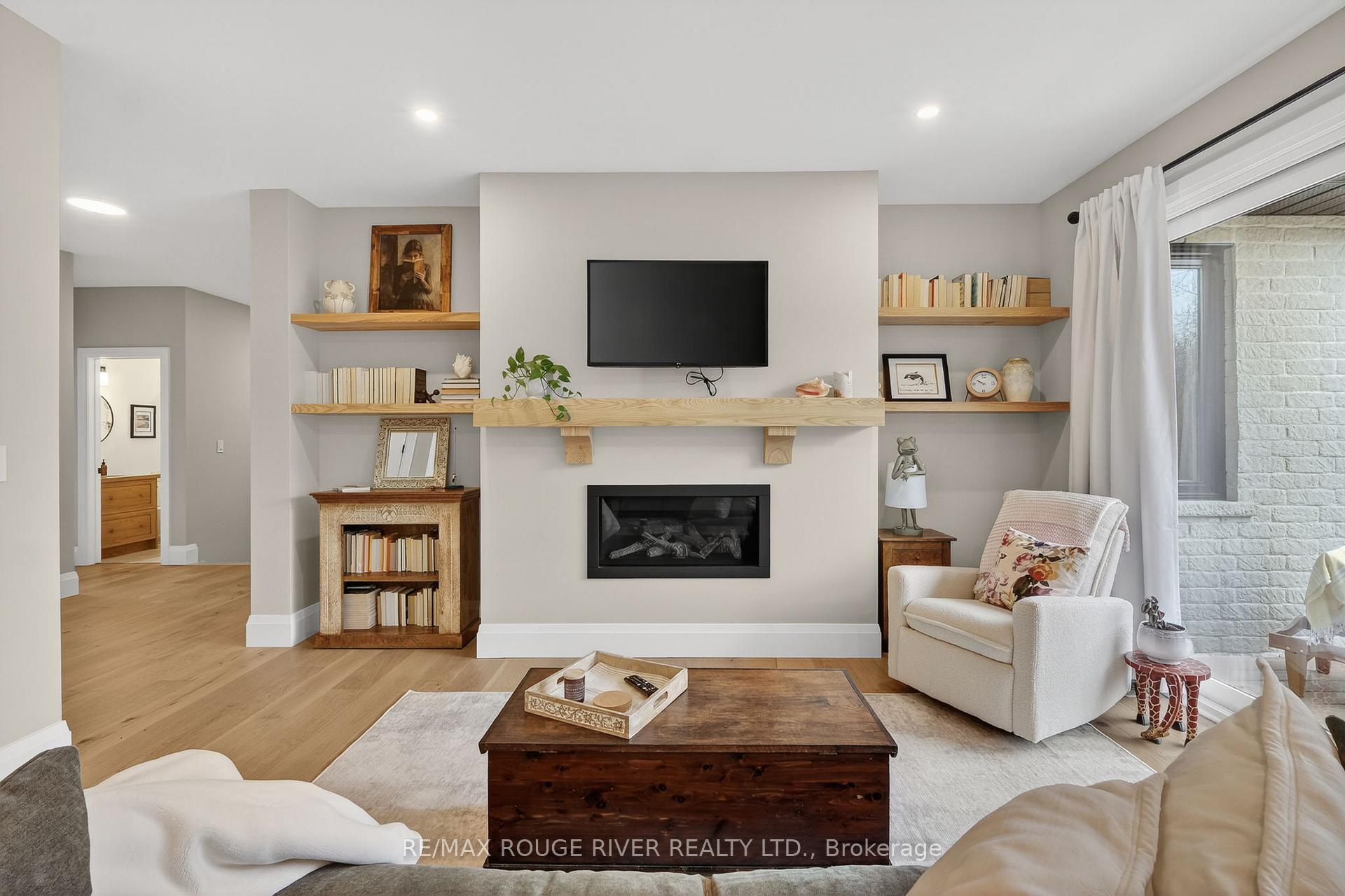 Photo 8 of 4 - 1000 D'Arcy Street, Cobourg — HOMEH