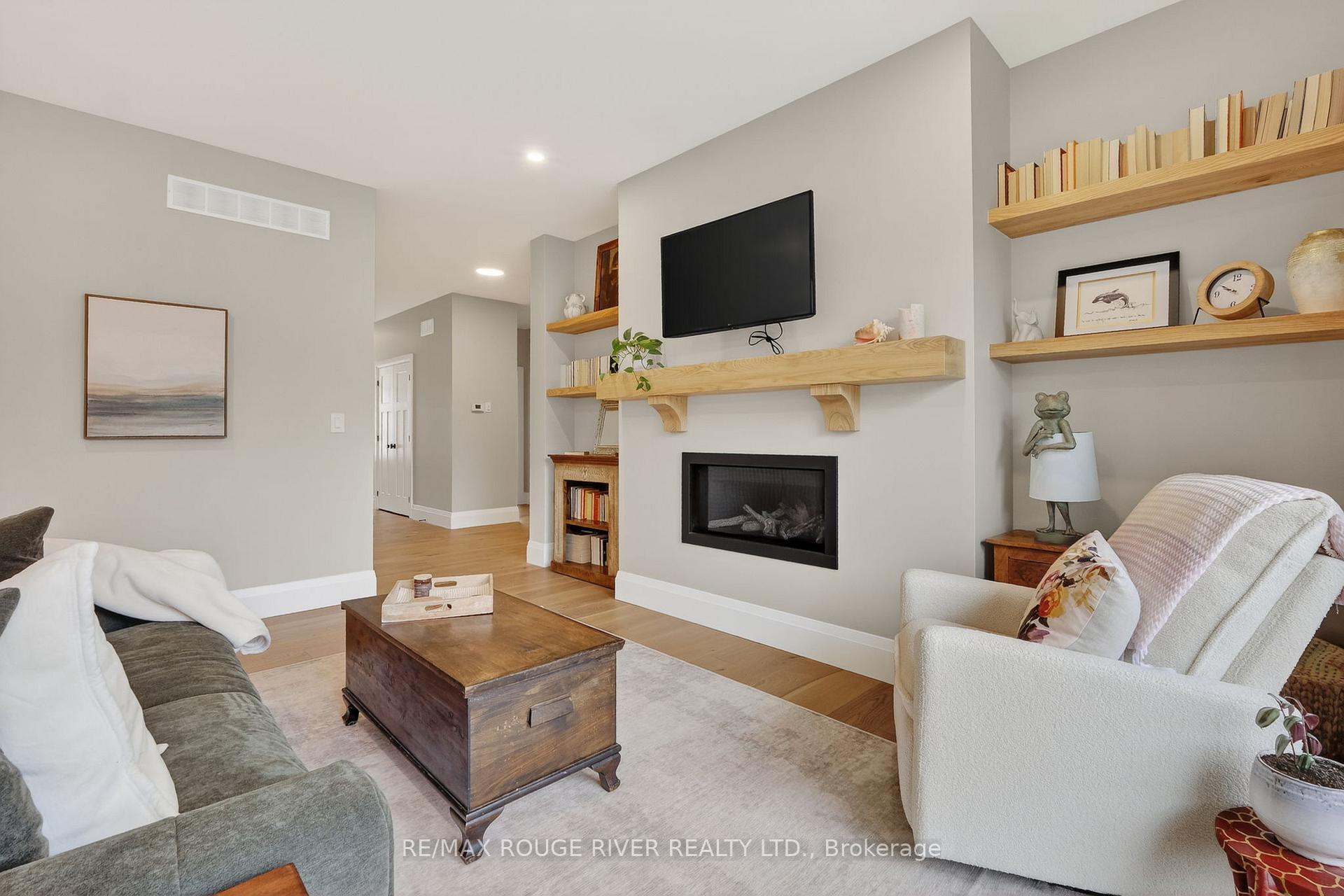 Photo 9 of 4 - 1000 D'Arcy Street, Cobourg — HOMEH