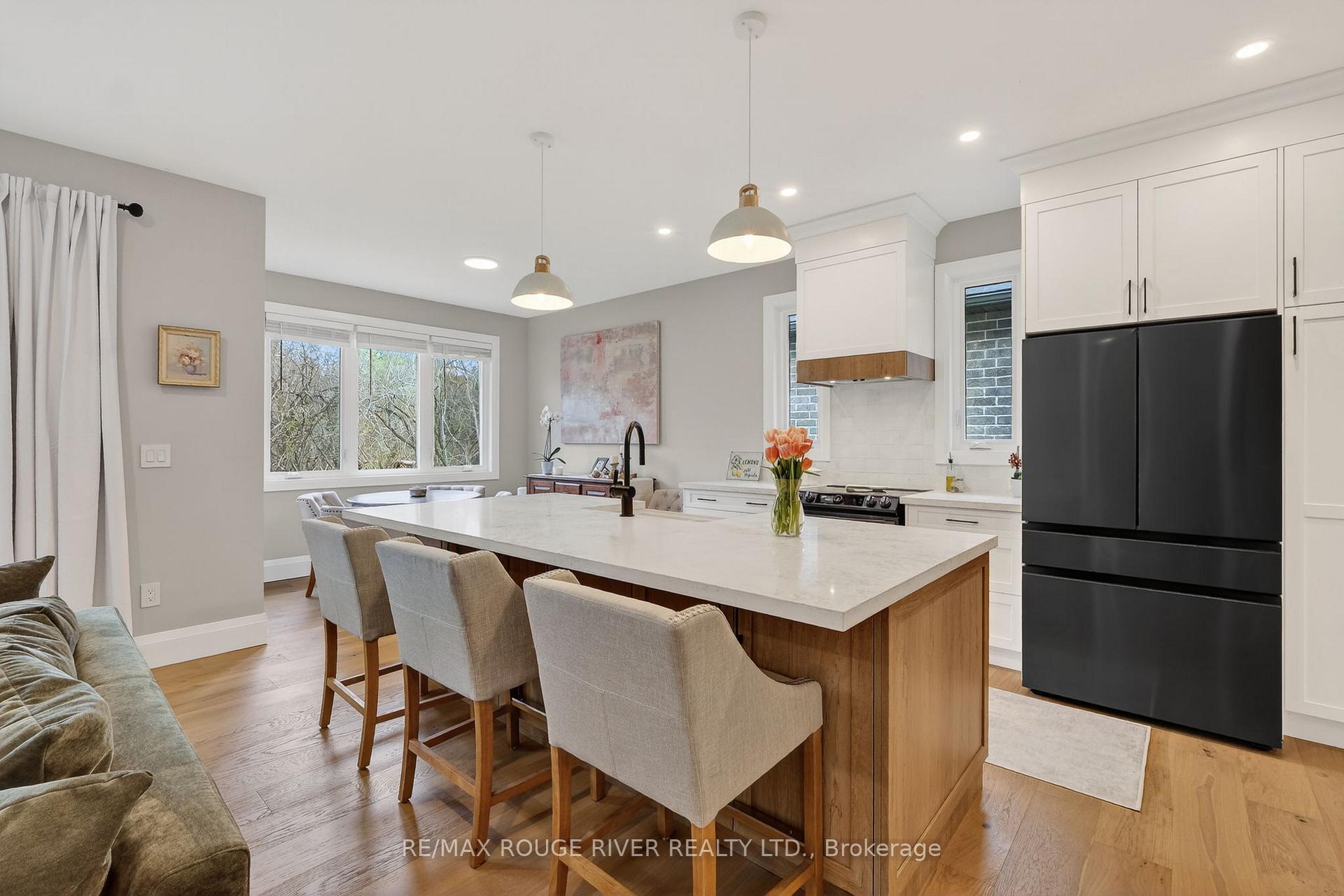 Photo 10 of 4 - 1000 D'Arcy Street, Cobourg — HOMEH
