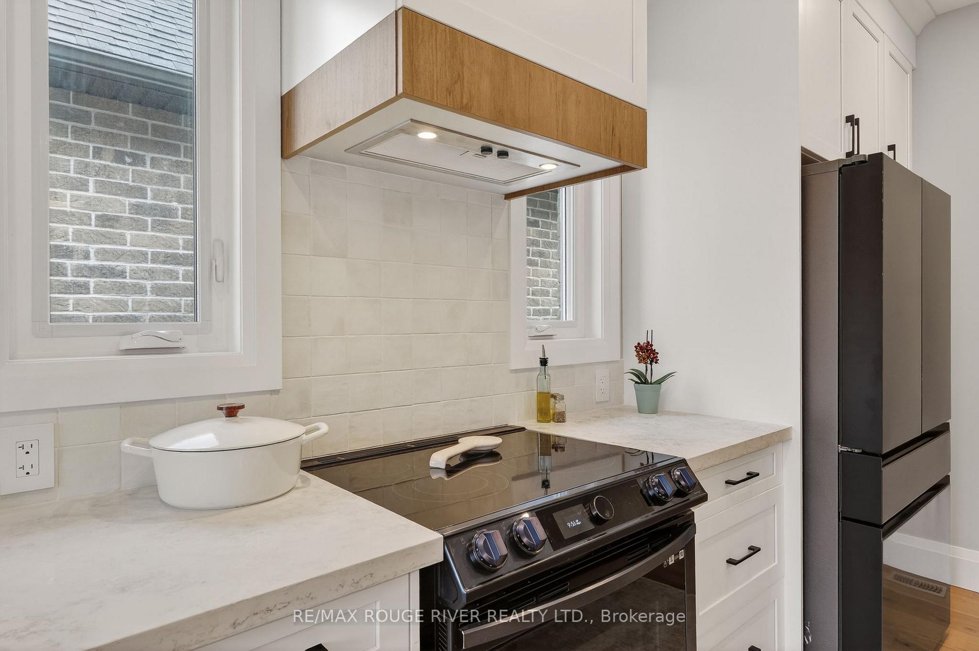 Photo 12 of 4 - 1000 D'Arcy Street, Cobourg — HOMEH