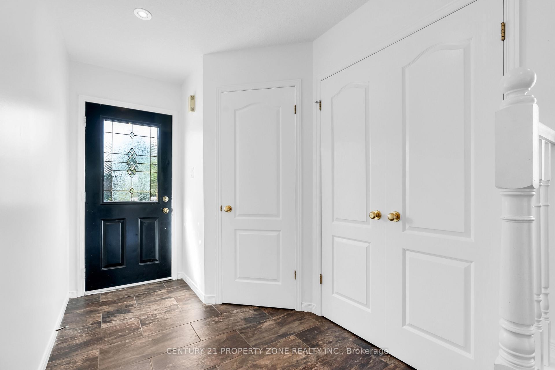 Photo 6 of 75 Benjamin Crescent, Orangeville — HOMEH