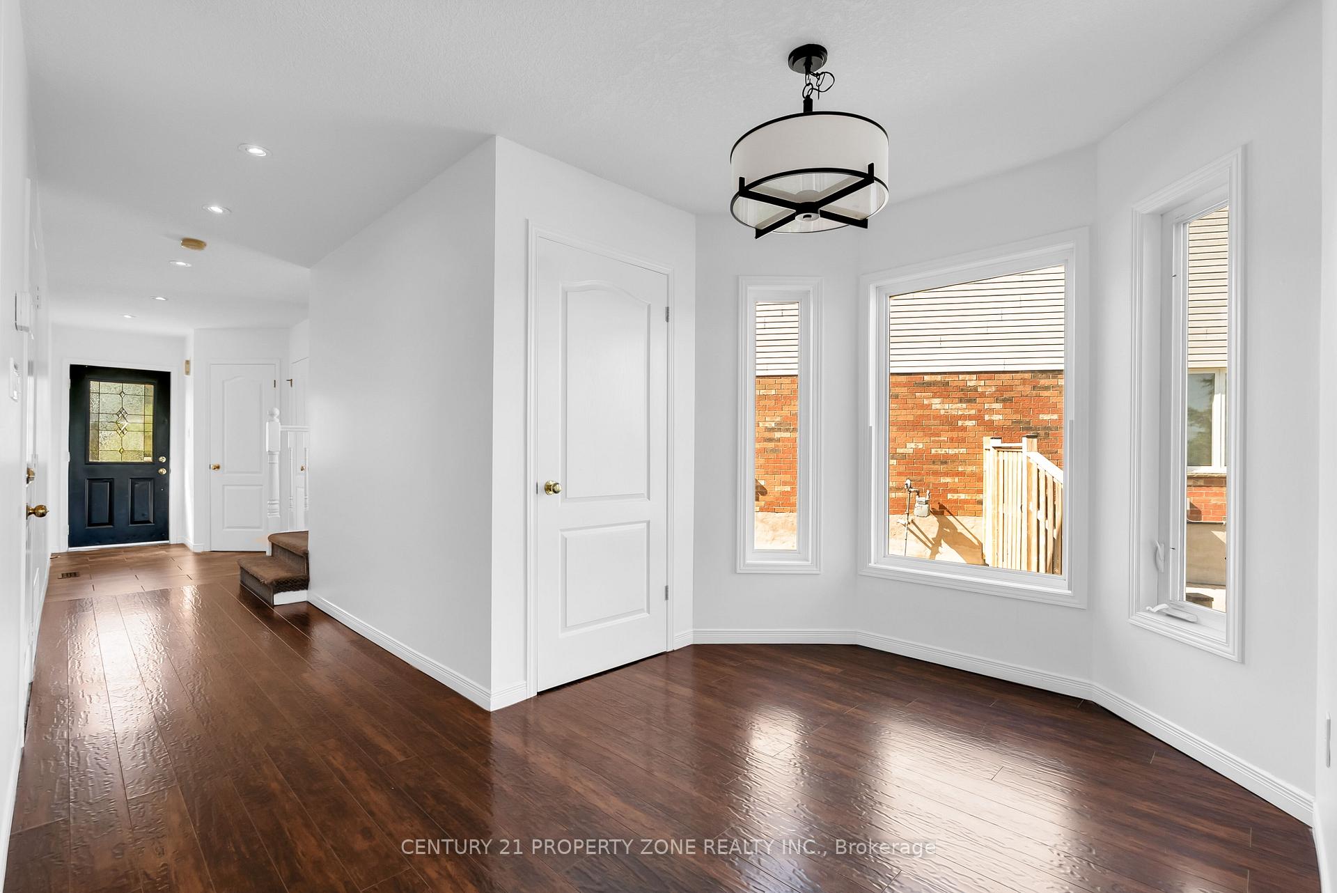 Photo 18 of 75 Benjamin Crescent, Orangeville — HOMEH