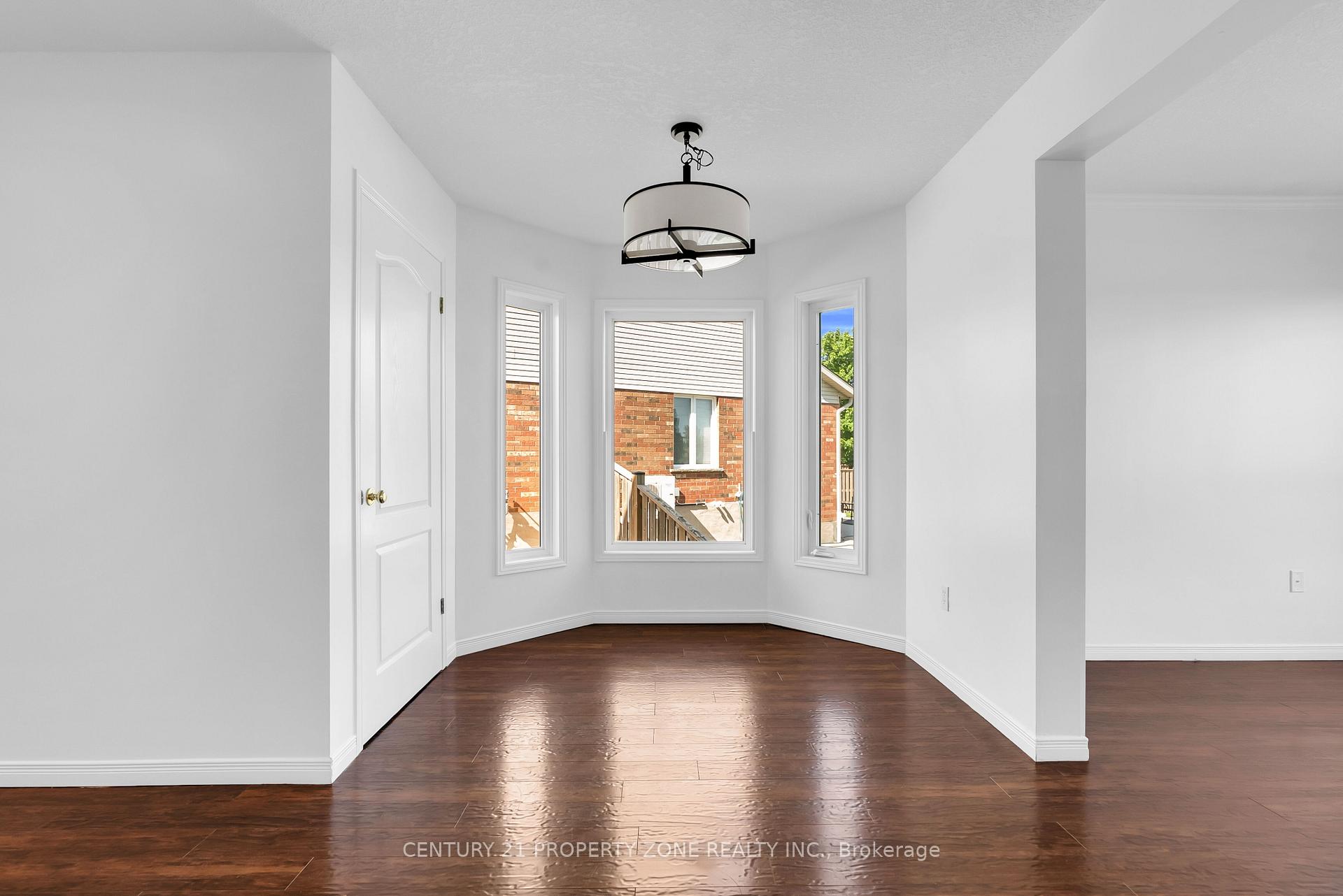 Photo 19 of 75 Benjamin Crescent, Orangeville — HOMEH