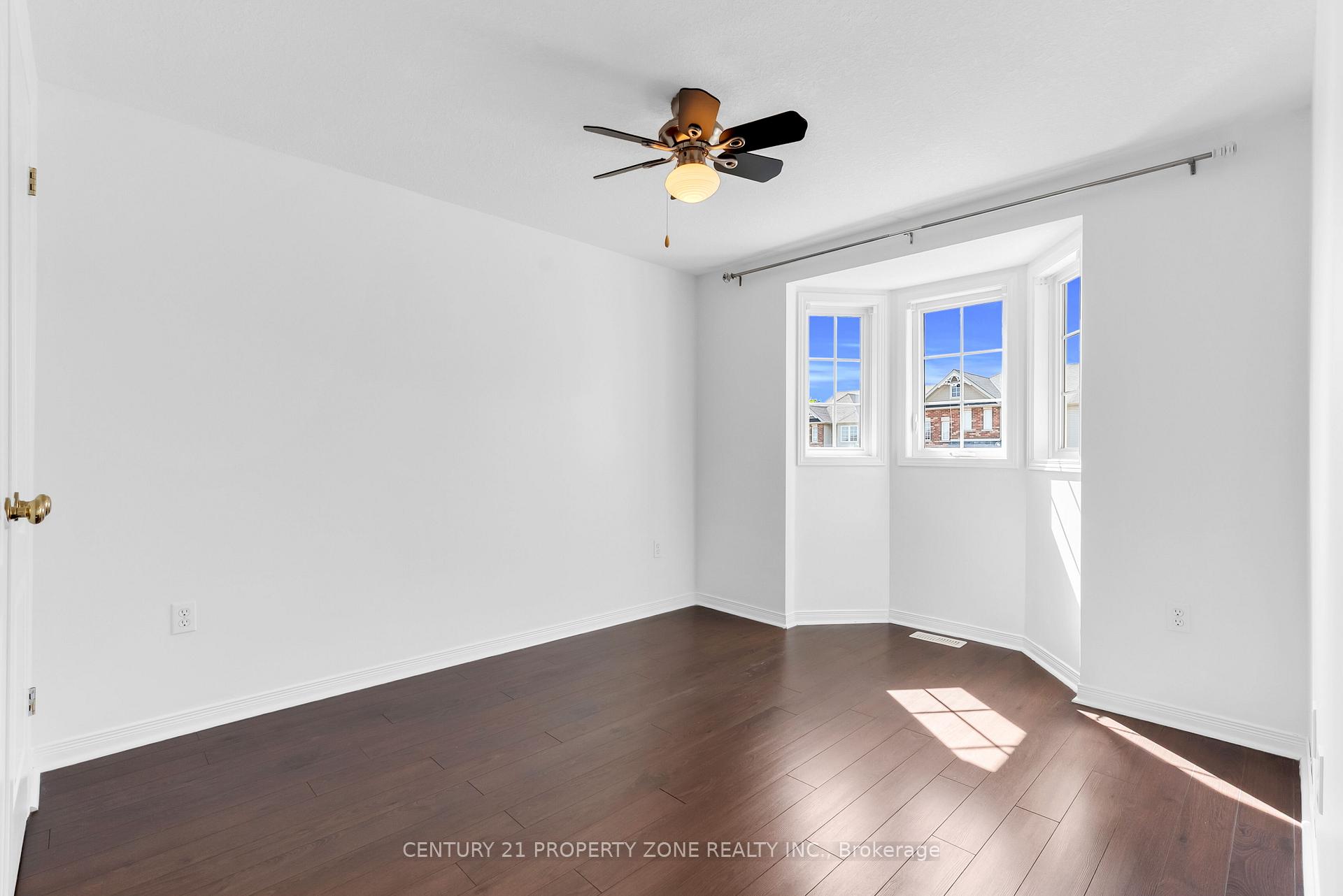 Photo 31 of 75 Benjamin Crescent, Orangeville — HOMEH