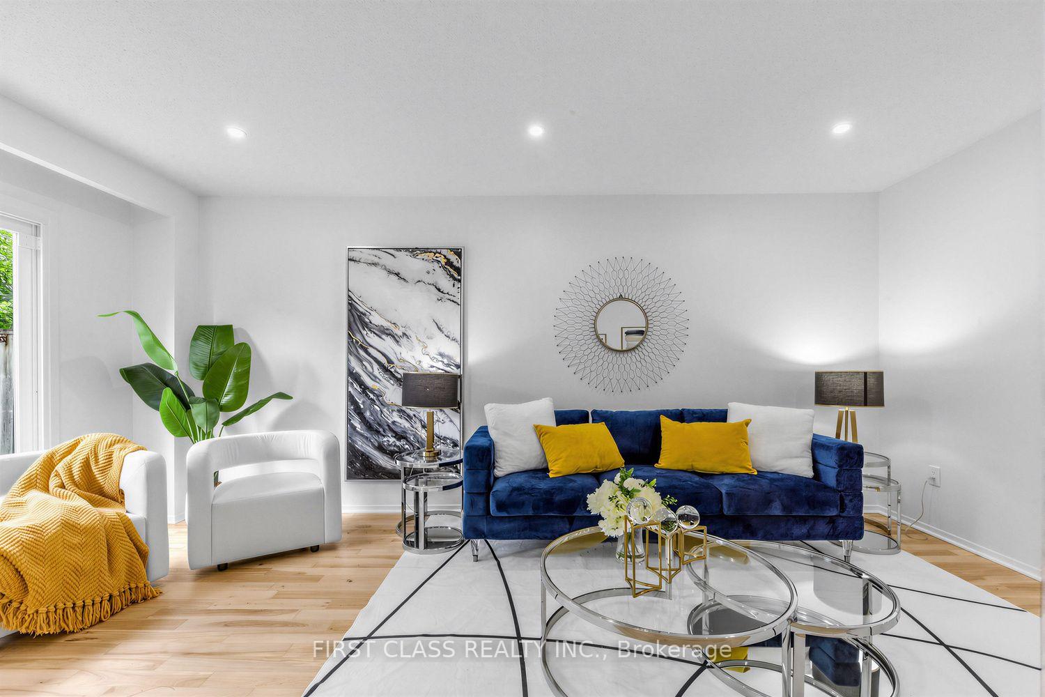 Photo 5 of Unit 8, 16 Woodglen Way, Markham, Unionville — HOMEH