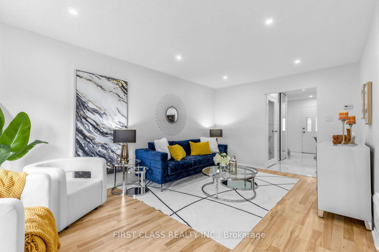 Photo 6 of Unit 8, 16 Woodglen Way, Markham, Unionville — HOMEH