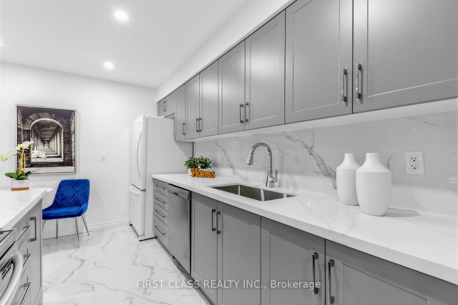 Photo 10 of Unit 8, 16 Woodglen Way, Markham, Unionville — HOMEH