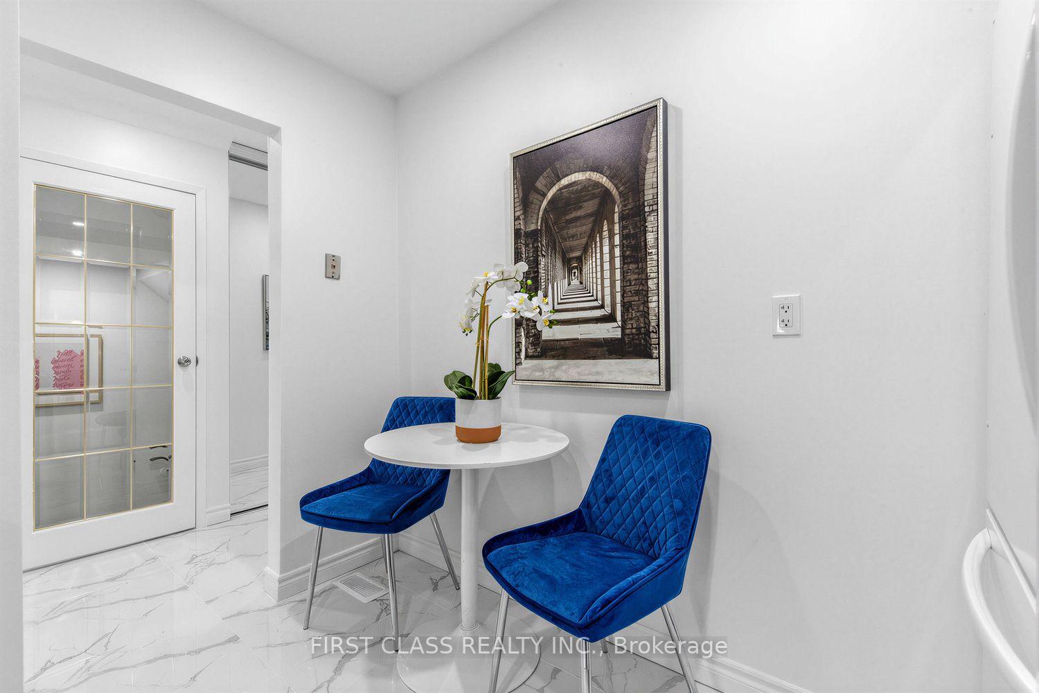 Photo 13 of Unit 8, 16 Woodglen Way, Markham, Unionville — HOMEH
