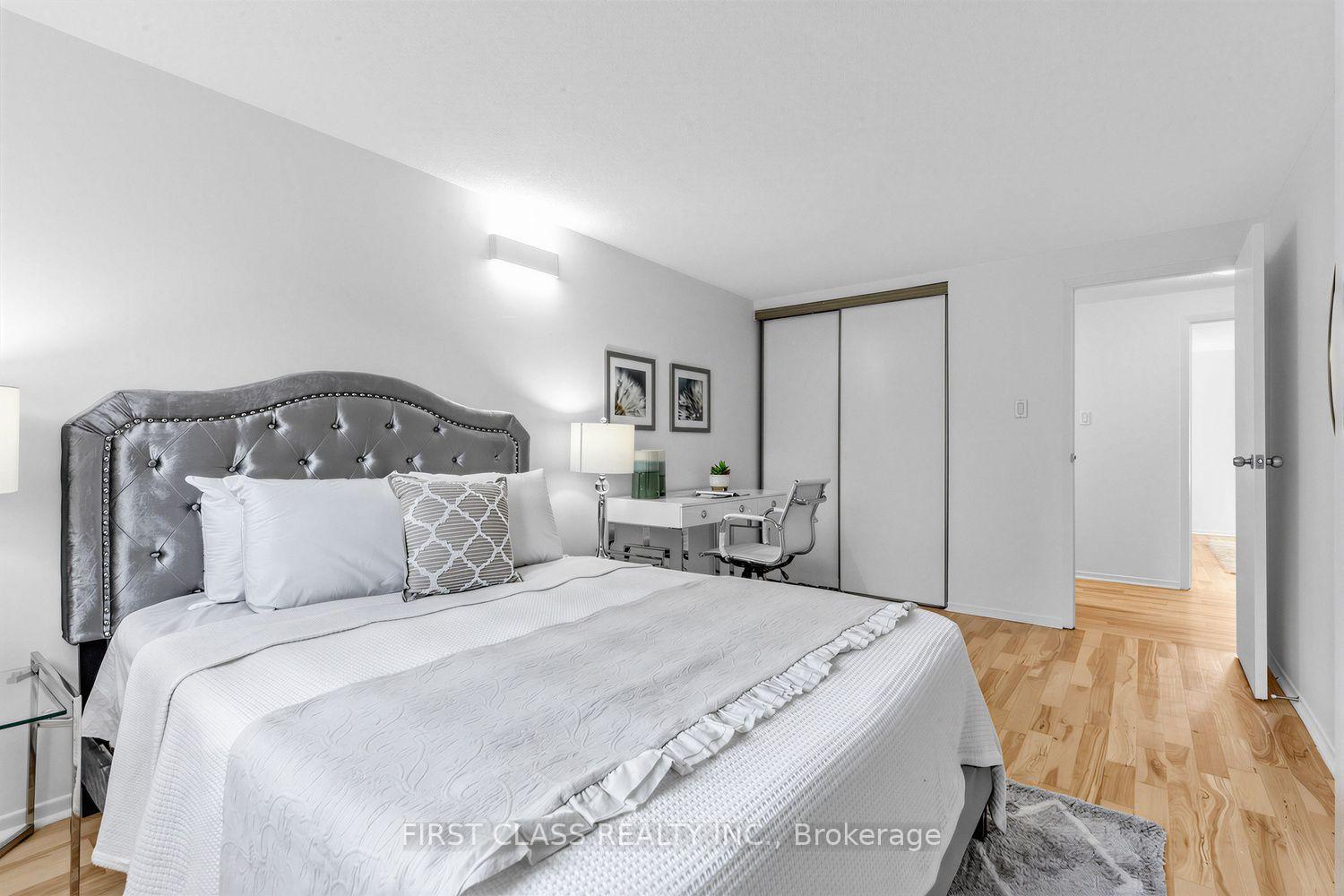 Photo 16 of Unit 8, 16 Woodglen Way, Markham, Unionville — HOMEH