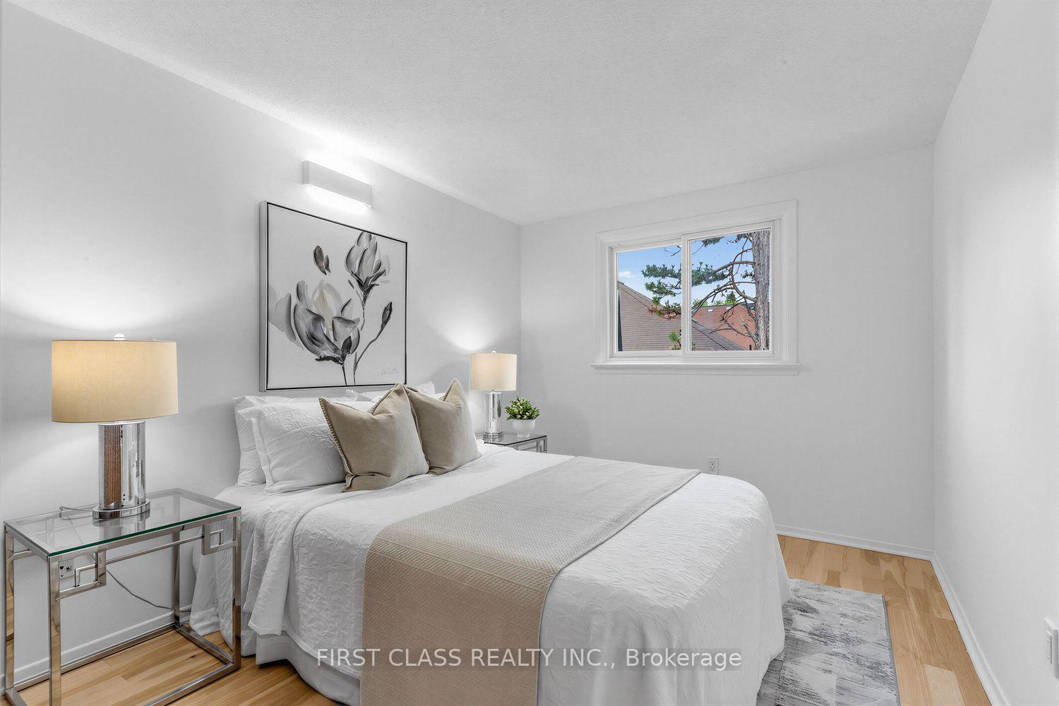 Photo 17 of Unit 8, 16 Woodglen Way, Markham, Unionville — HOMEH