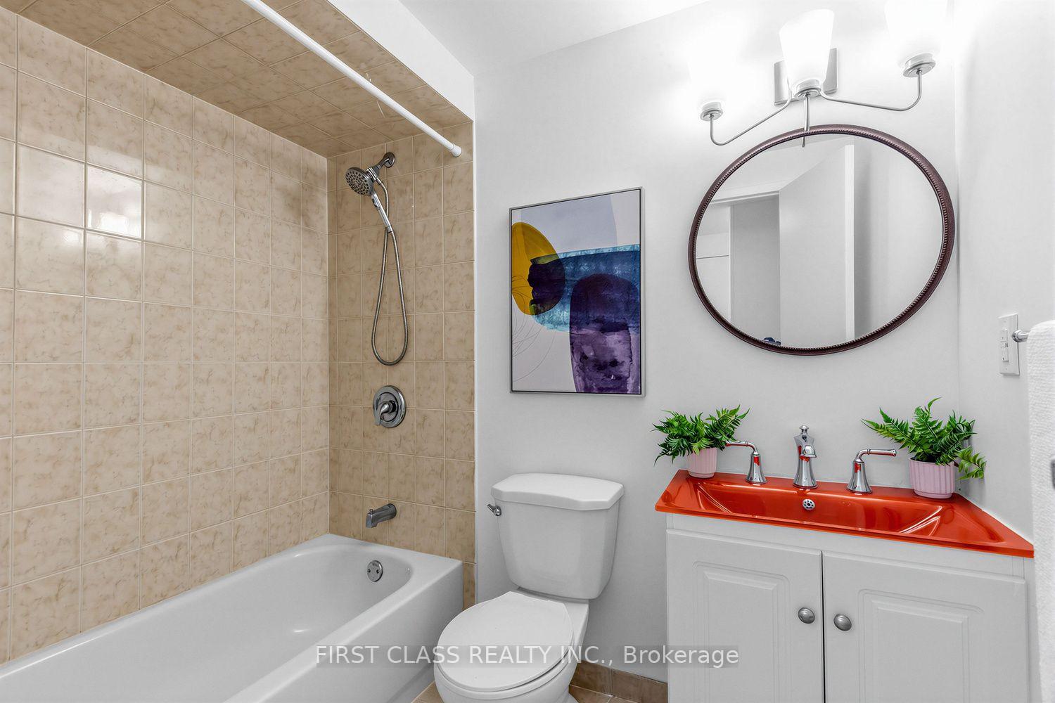 Photo 19 of Unit 8, 16 Woodglen Way, Markham, Unionville — HOMEH