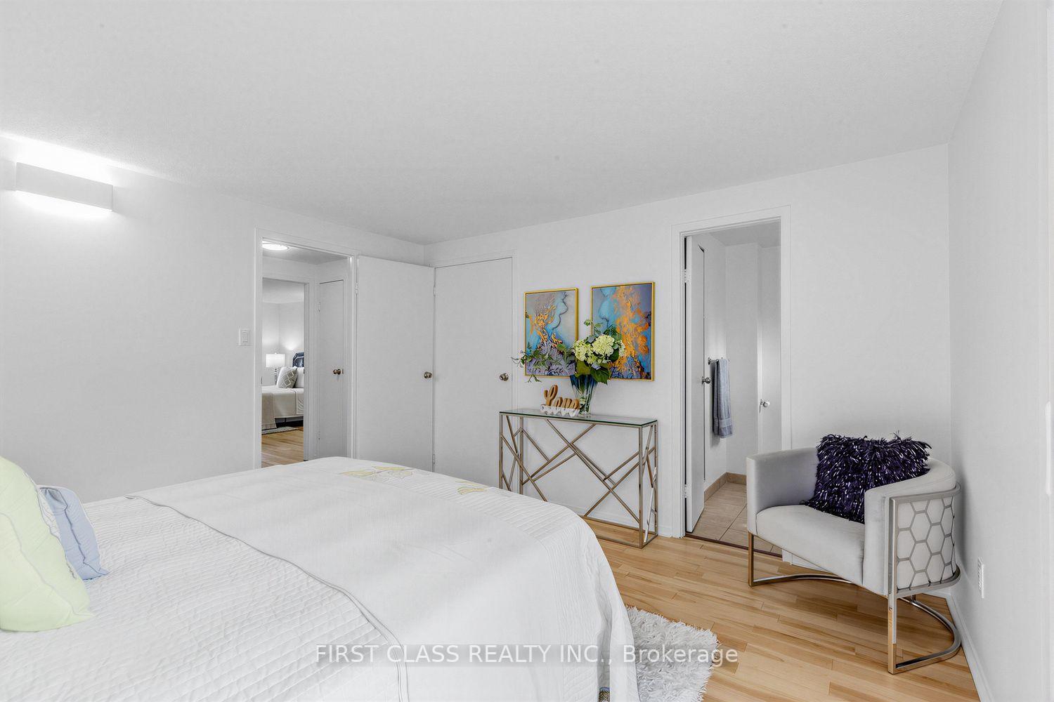 Photo 22 of Unit 8, 16 Woodglen Way, Markham, Unionville — HOMEH