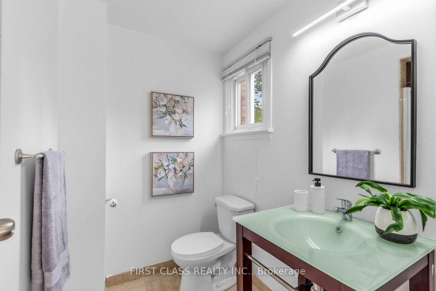 Photo 23 of Unit 8, 16 Woodglen Way, Markham, Unionville — HOMEH
