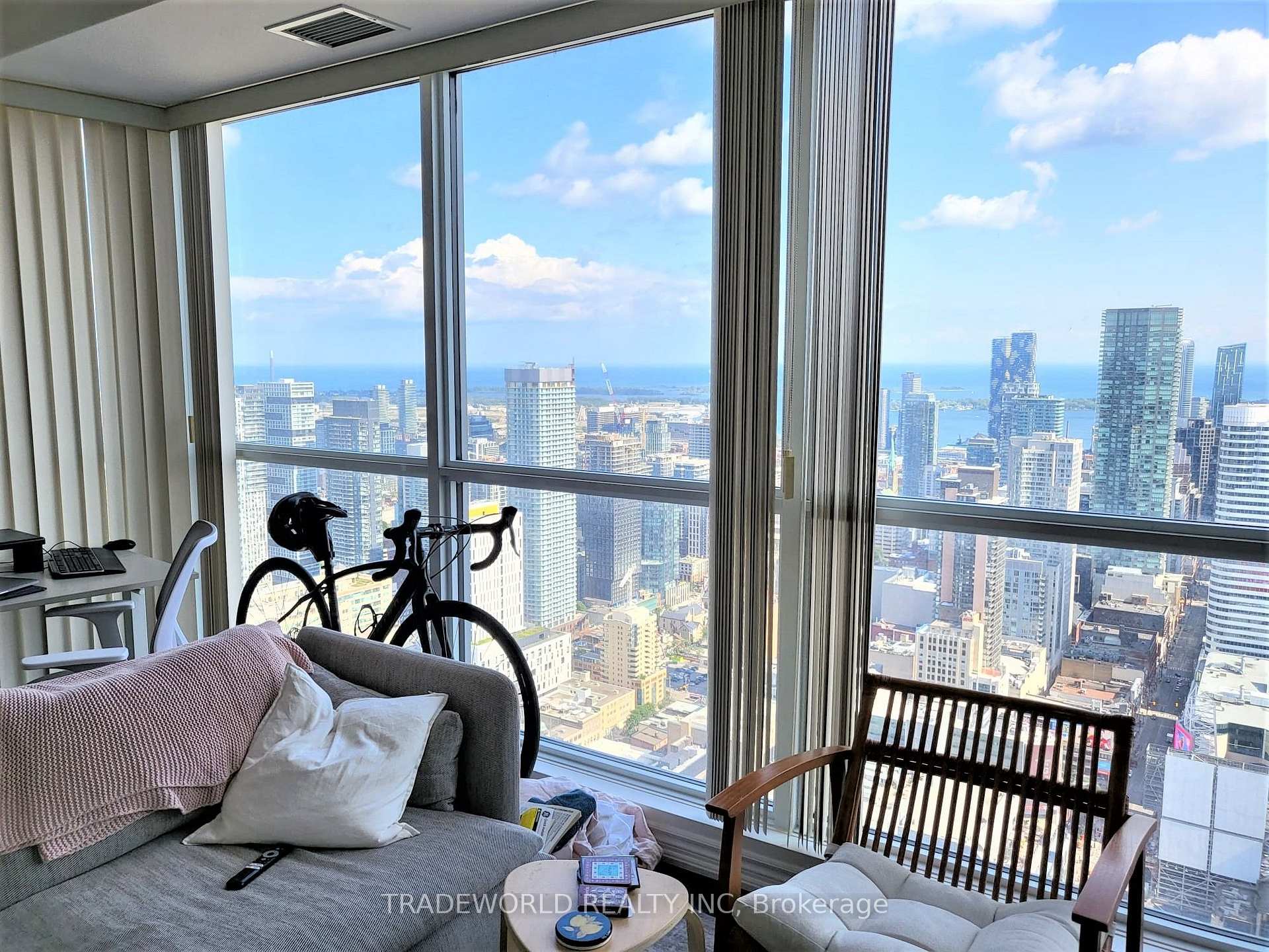 Photo 4 of Unit 5407, 386 Yonge Street, Toronto, Bay Street Corridor — HOMEH
