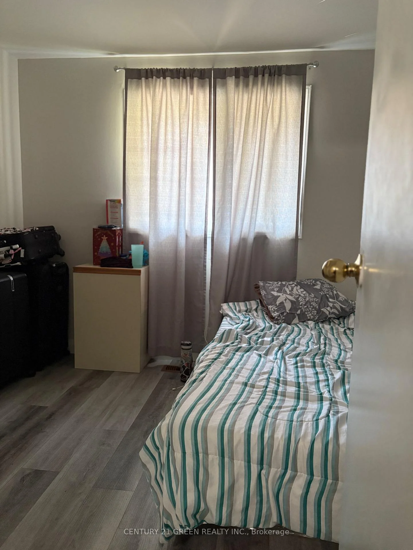 Photo 18 of 32 Elvira Crescent, London, South X — HOMEH