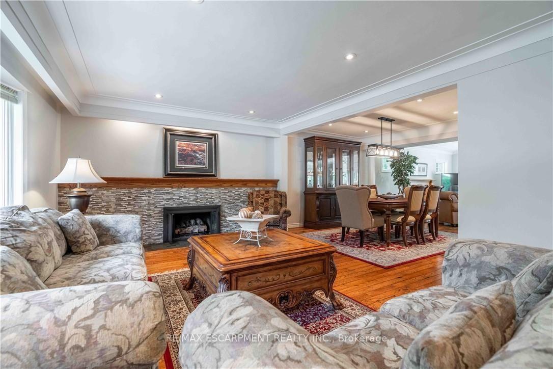 Photo 5 of 138 Judith Crescent, Hamilton, Ancaster — HOMEH