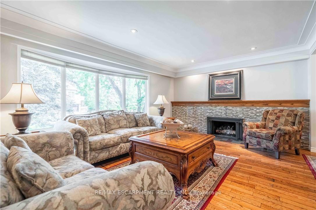 Photo 6 of 138 Judith Crescent, Hamilton, Ancaster — HOMEH